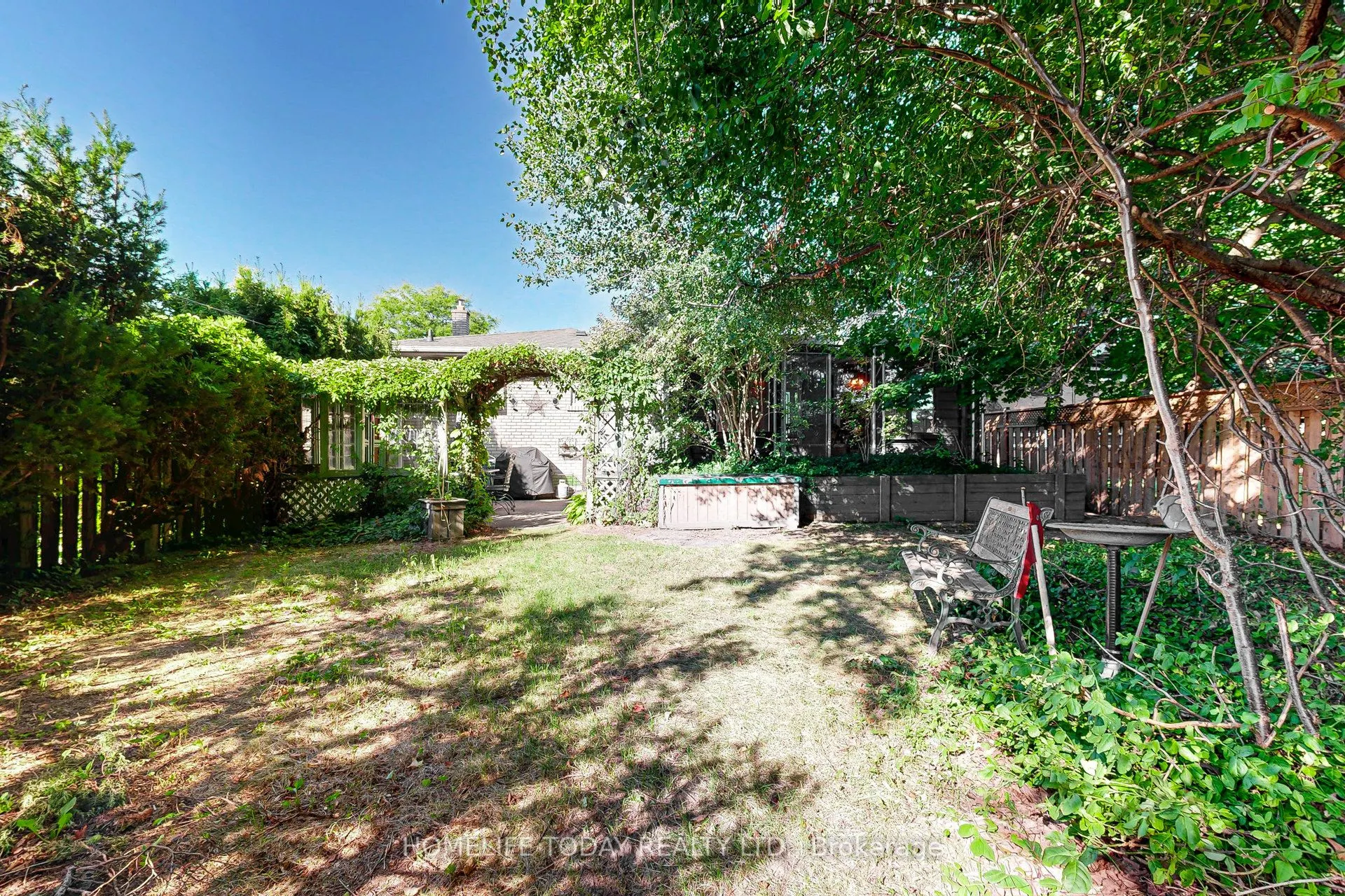 5 Landfair Crescent
