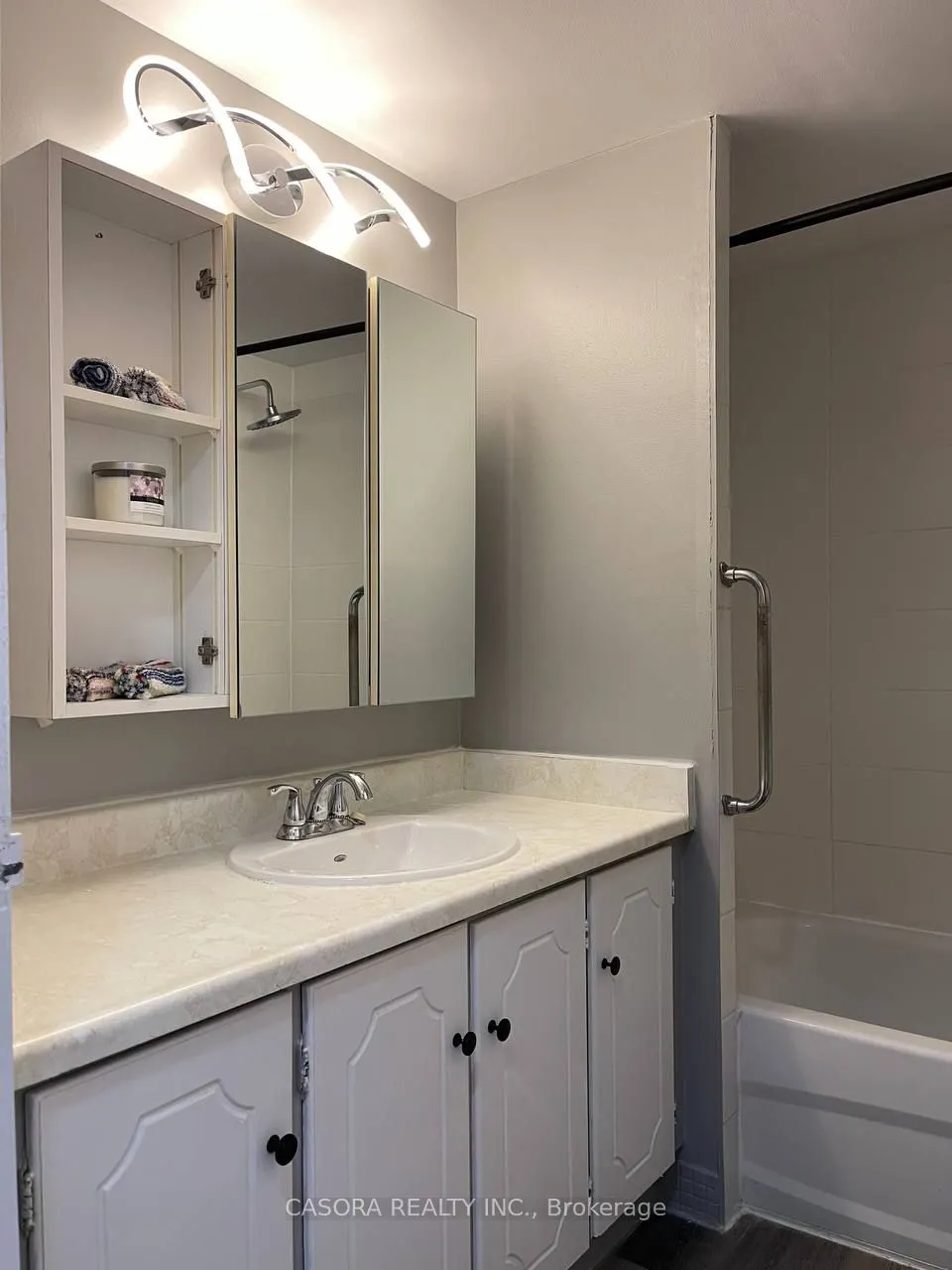 55 William Street E, #401