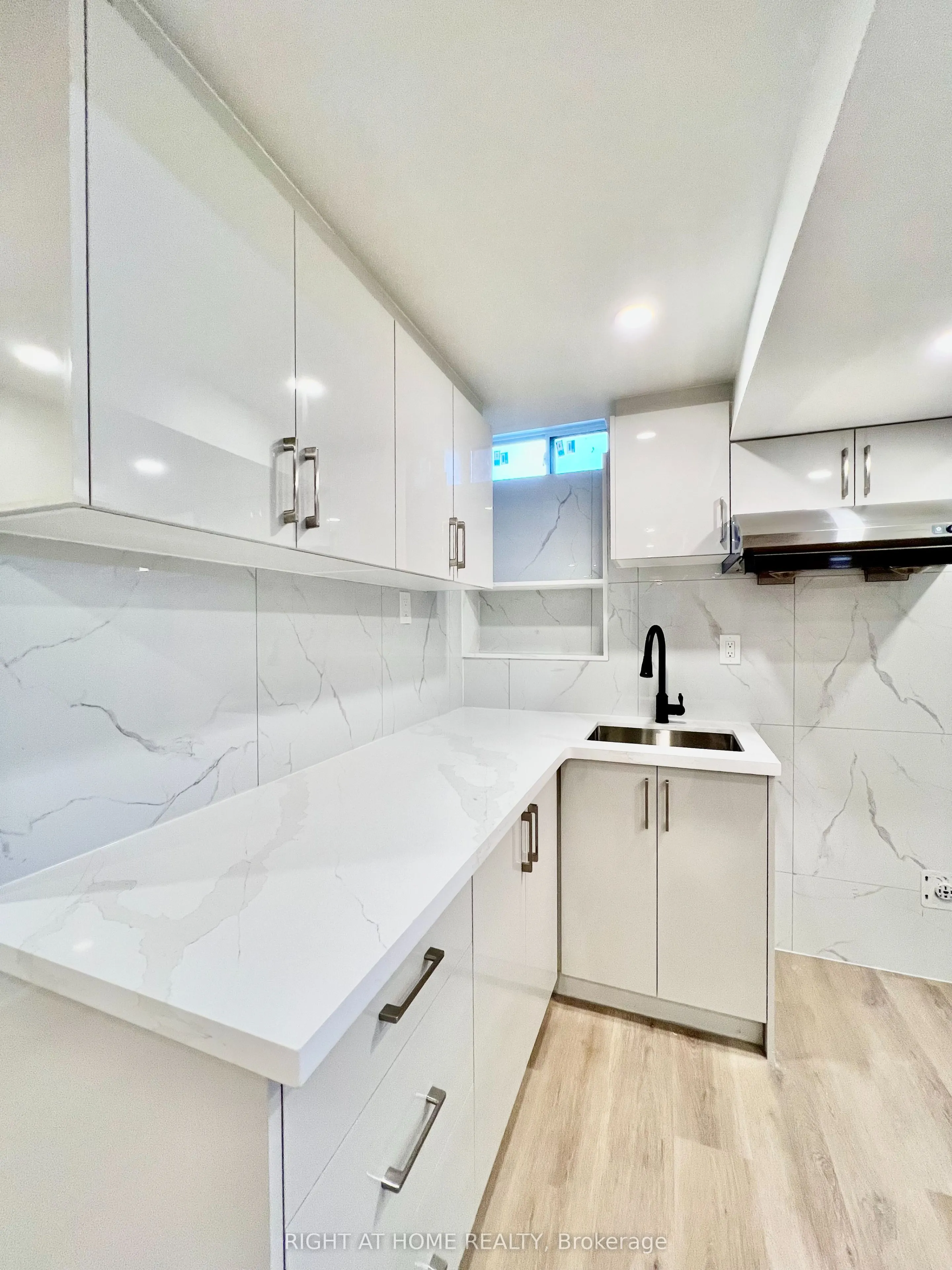 117 Enchanted Hills Crescent