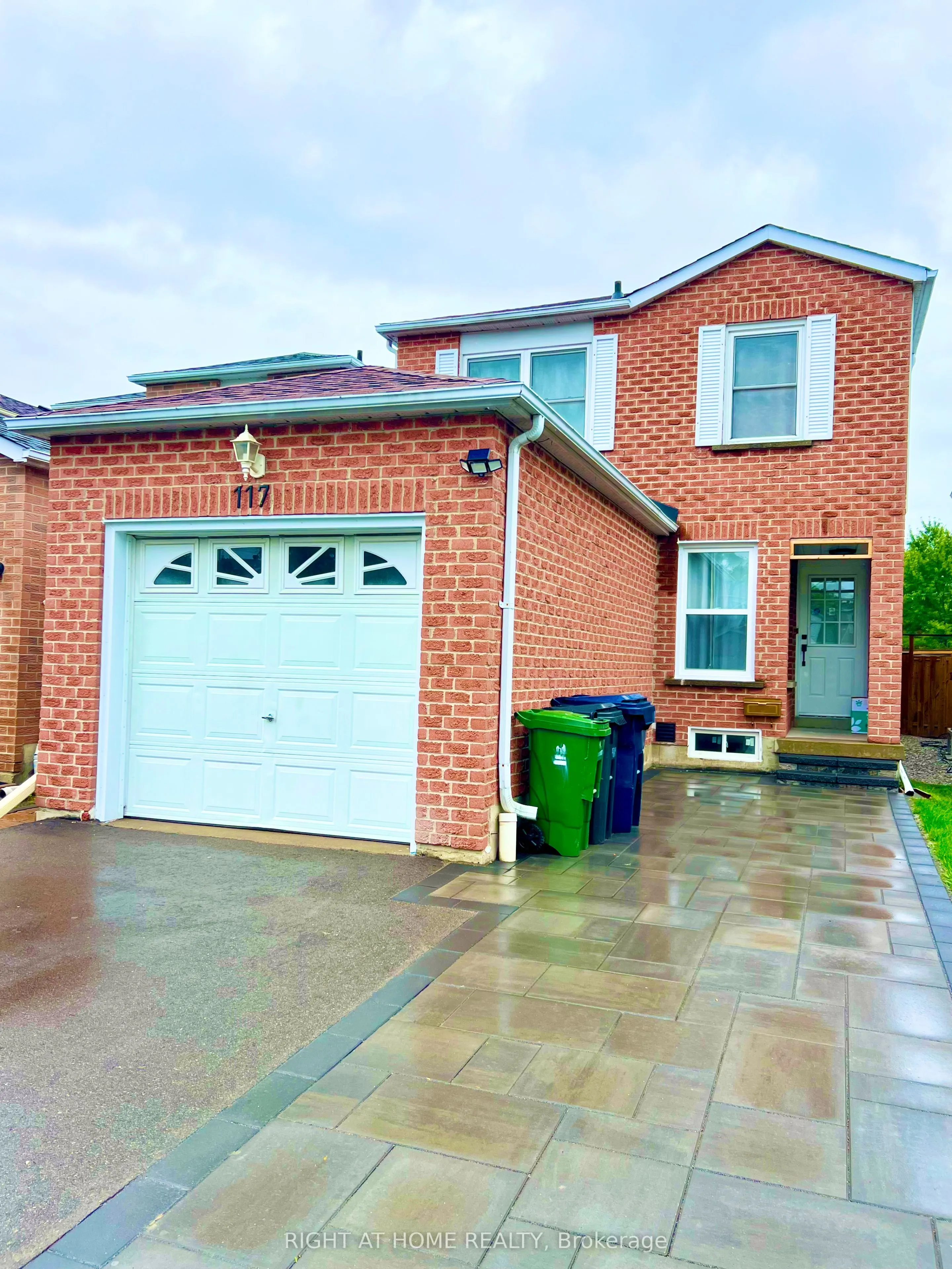 117 Enchanted Hills Crescent