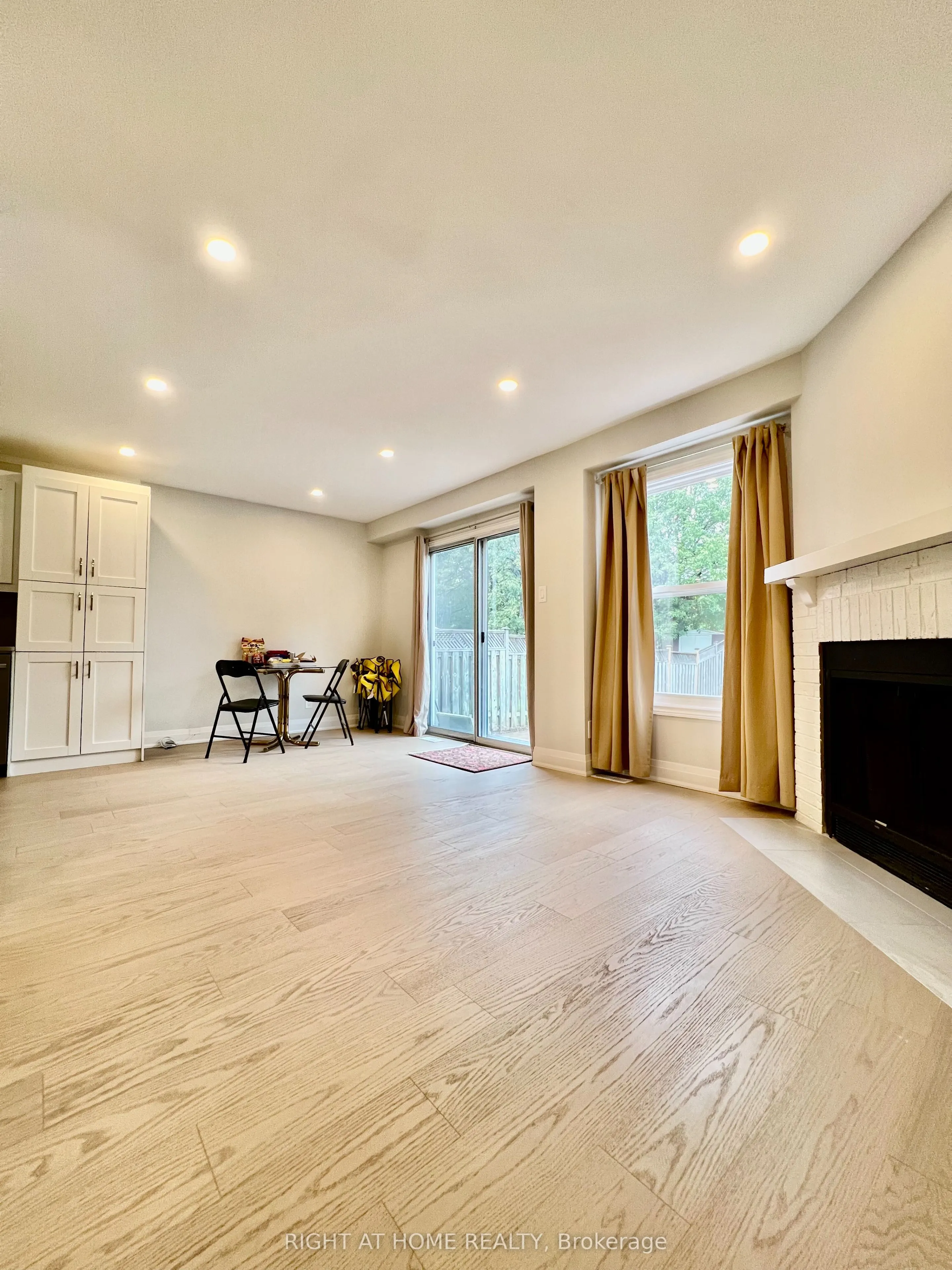 117 Enchanted Hills Crescent