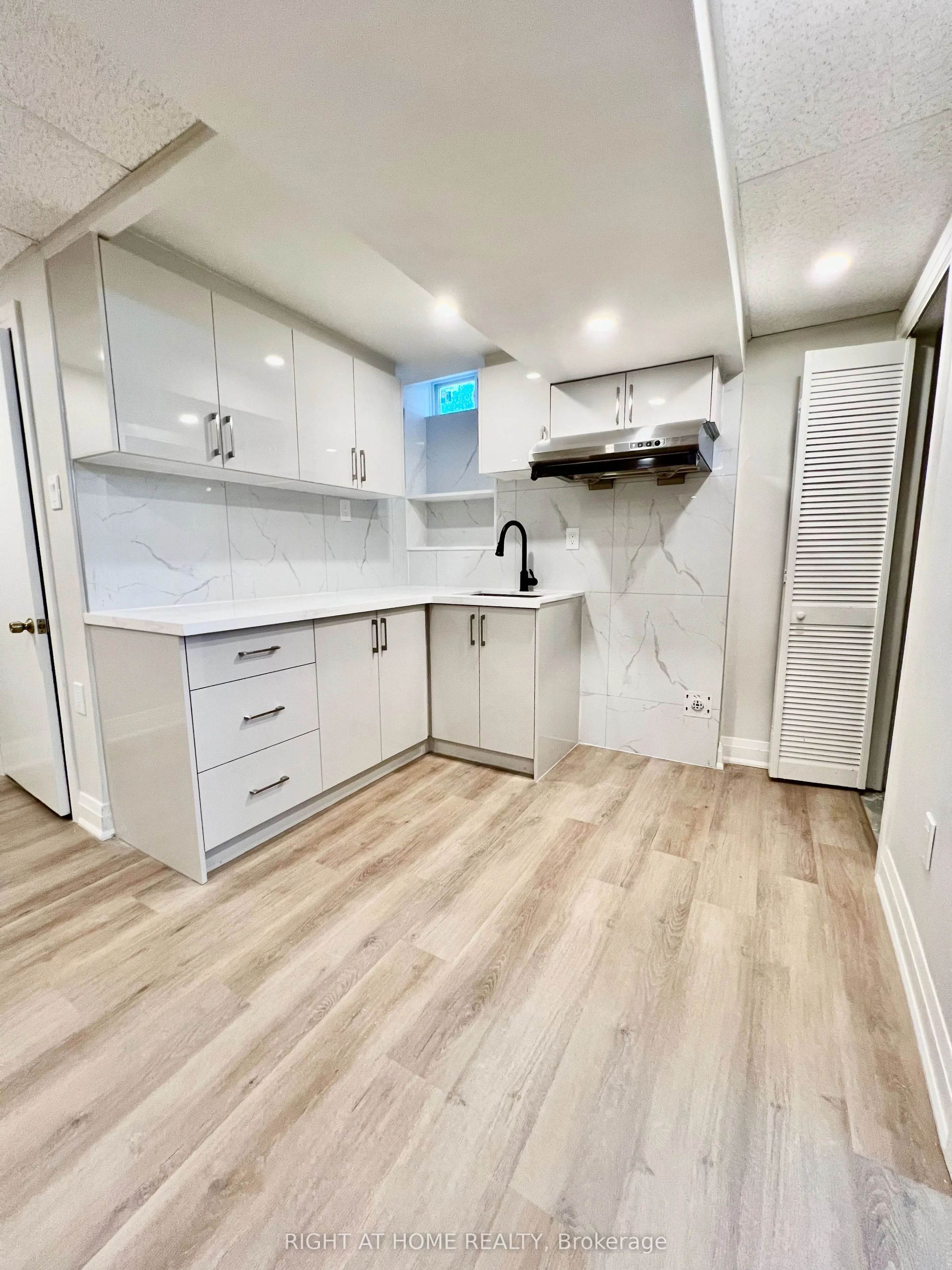 117 Enchanted Hills Crescent