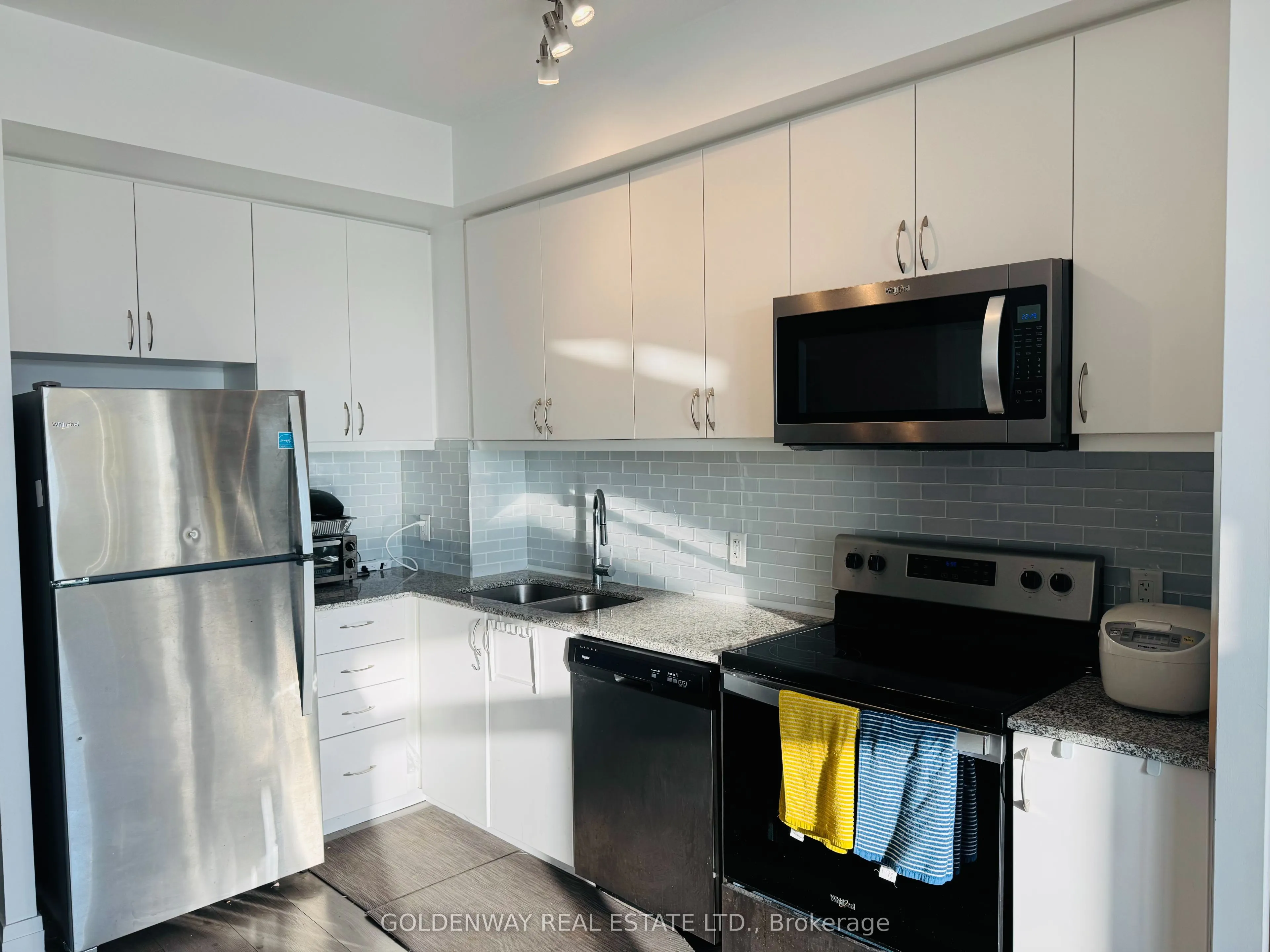 3220 Sheppard Avenue E, #901