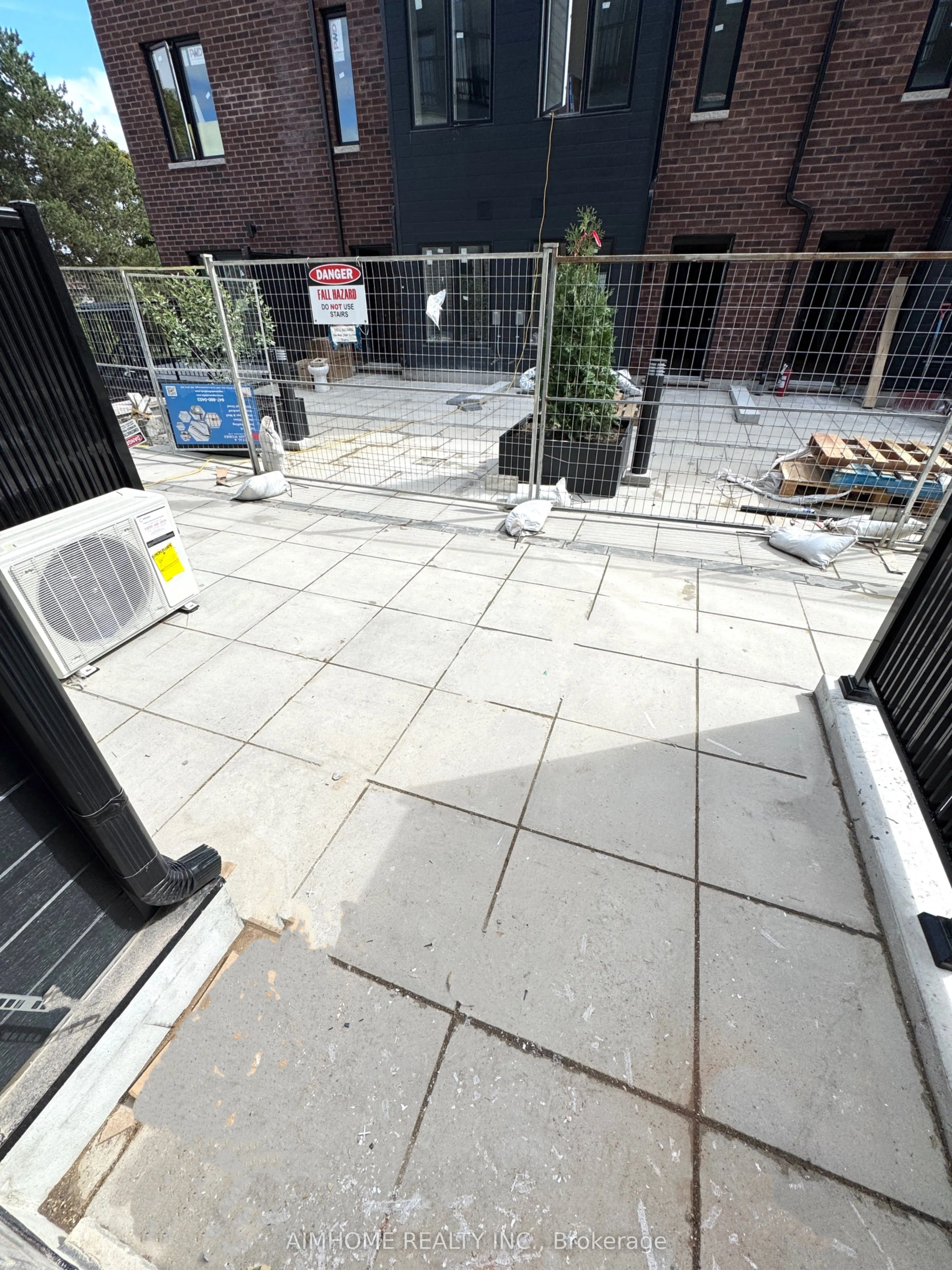 3079 Pharmacy Avenue, #29