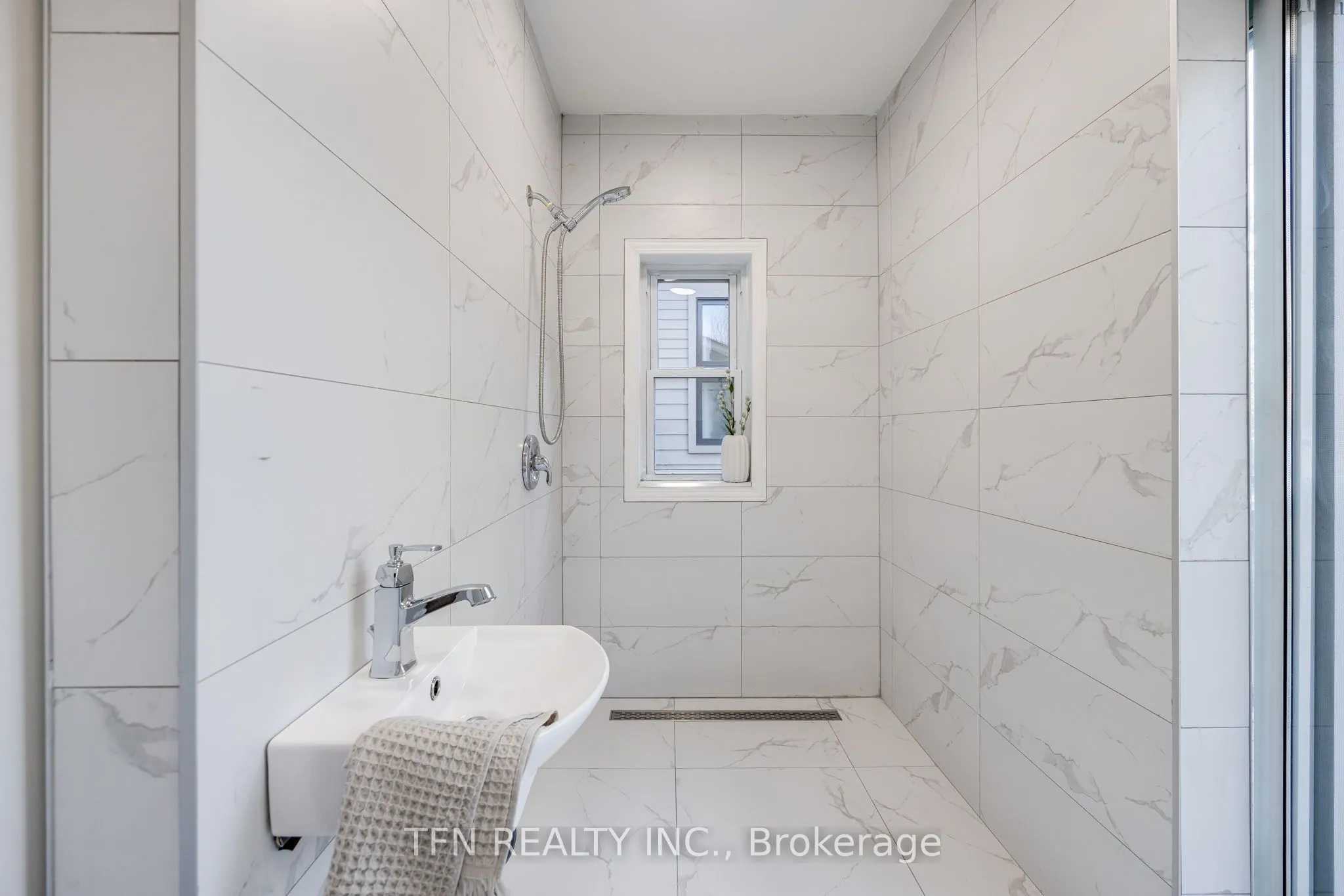 70 Chester Hill Road, #Upper