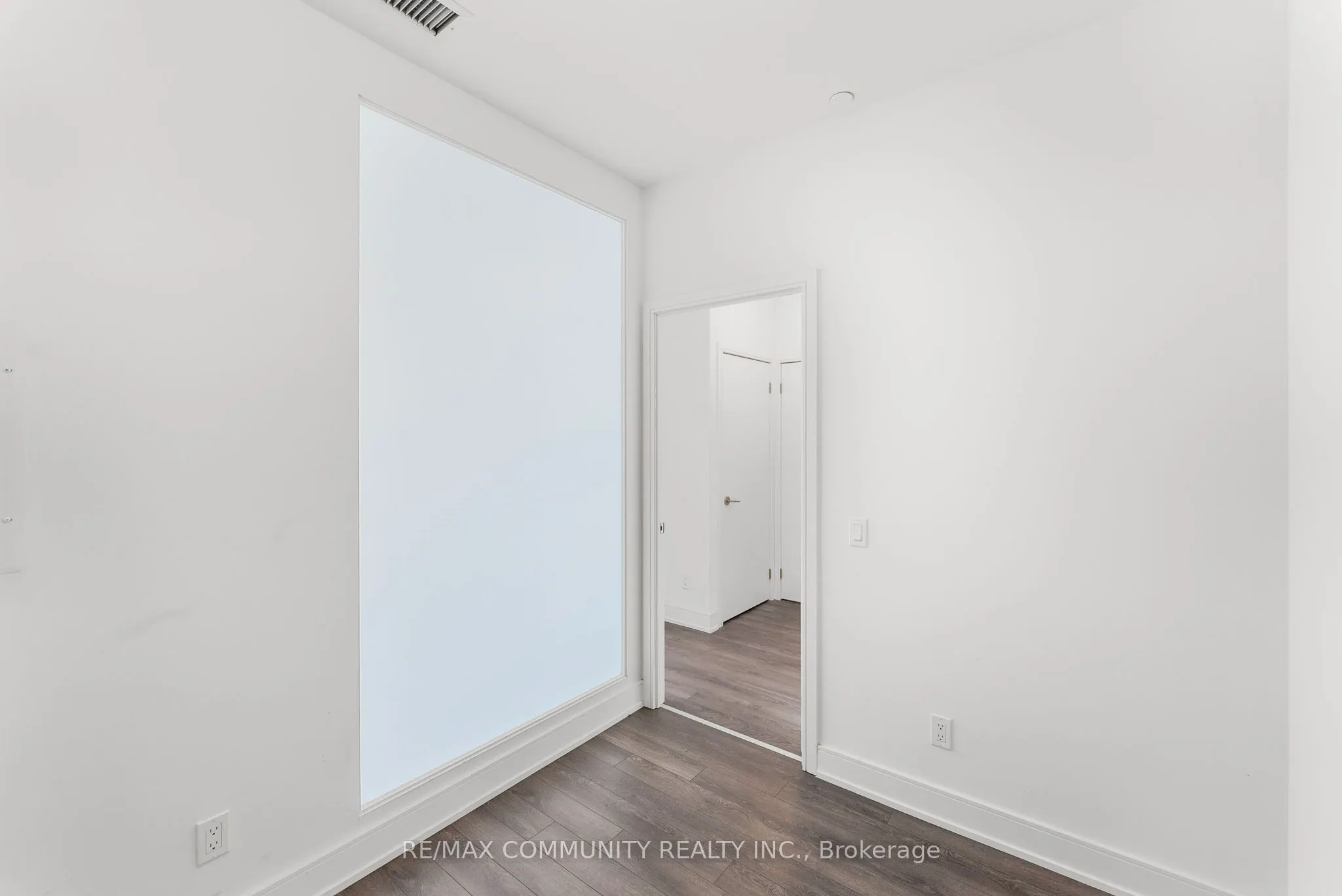 1350 Ellesmere Road, #206