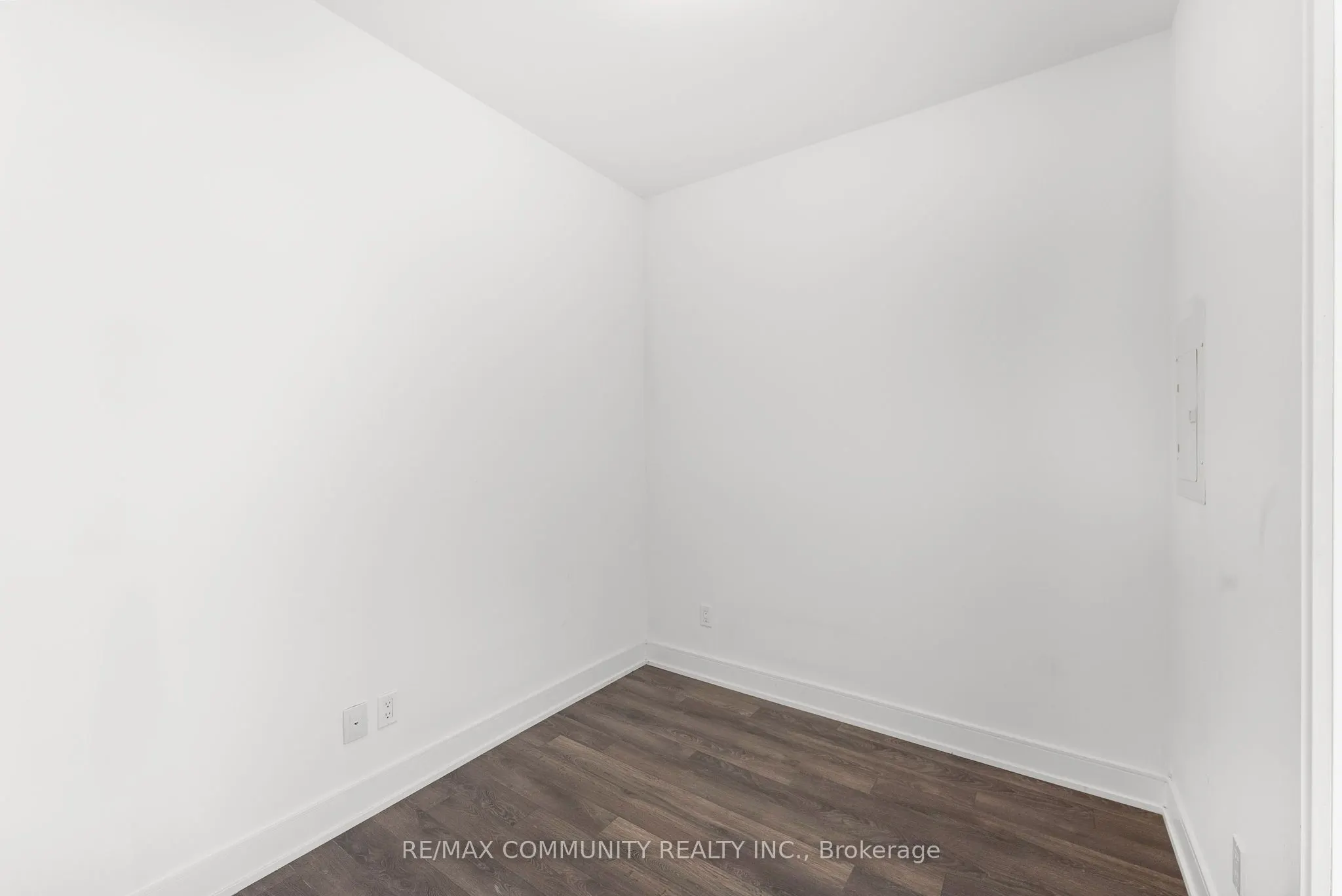 1350 Ellesmere Road, #206