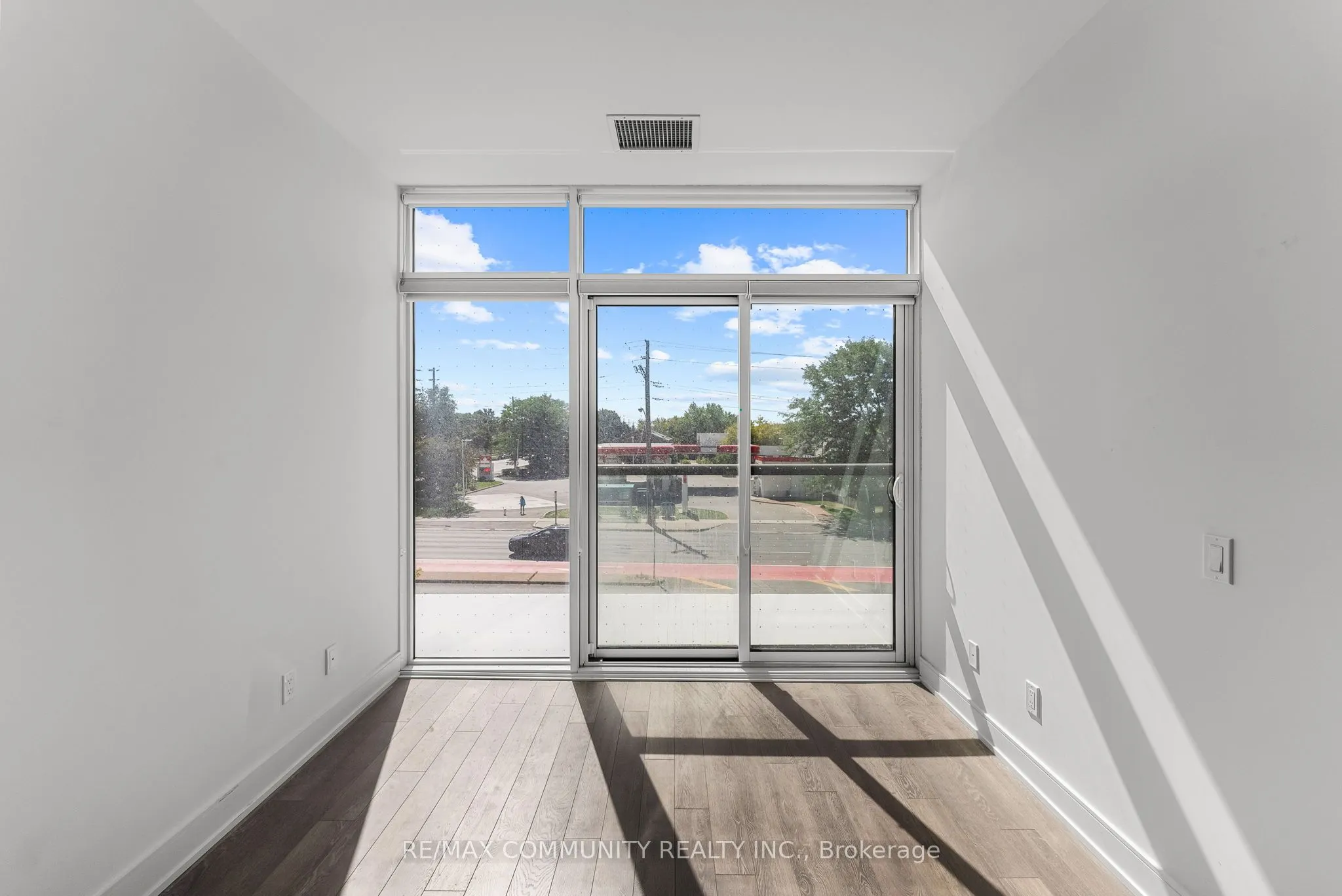 1350 Ellesmere Road, #206