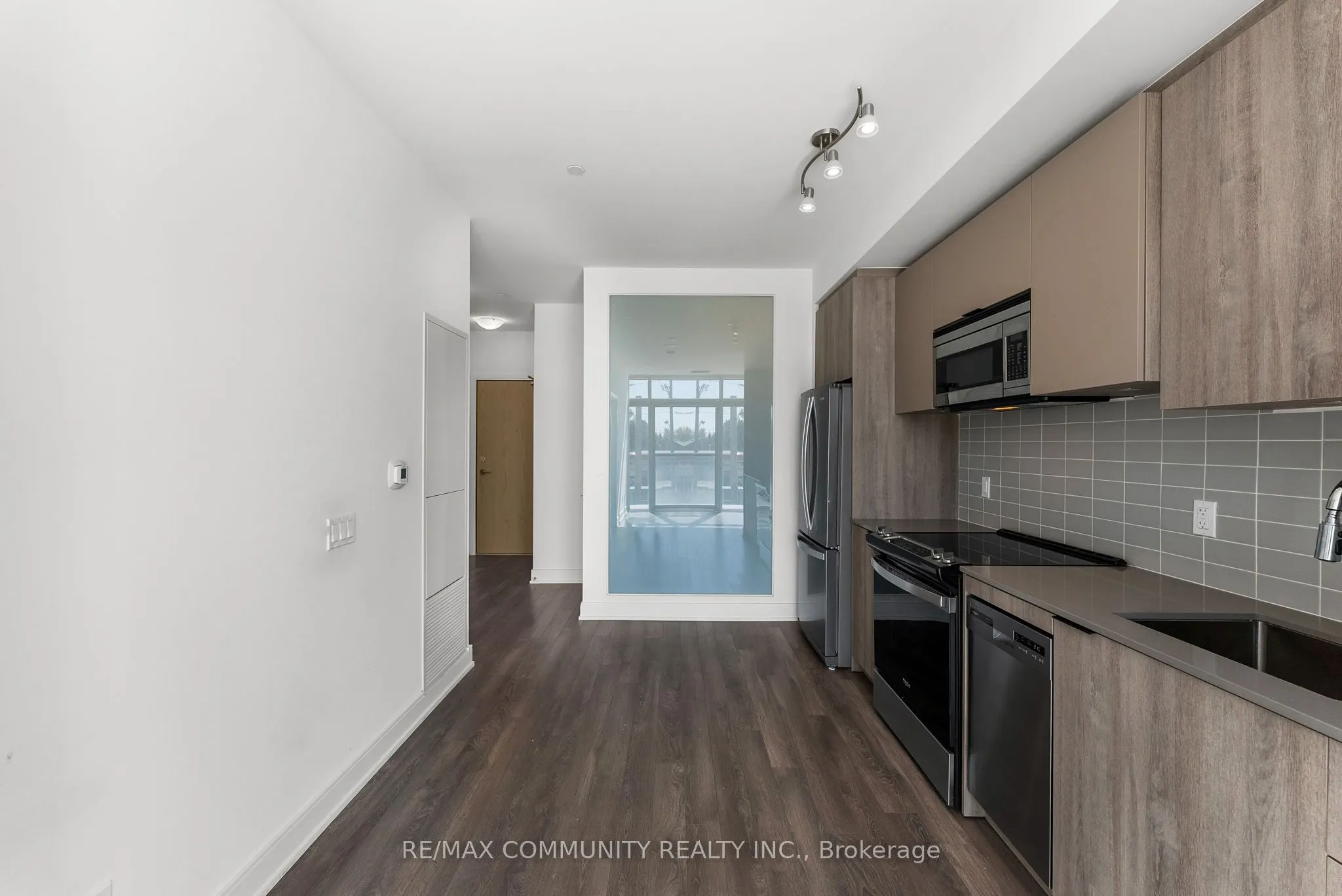 1350 Ellesmere Road, #206