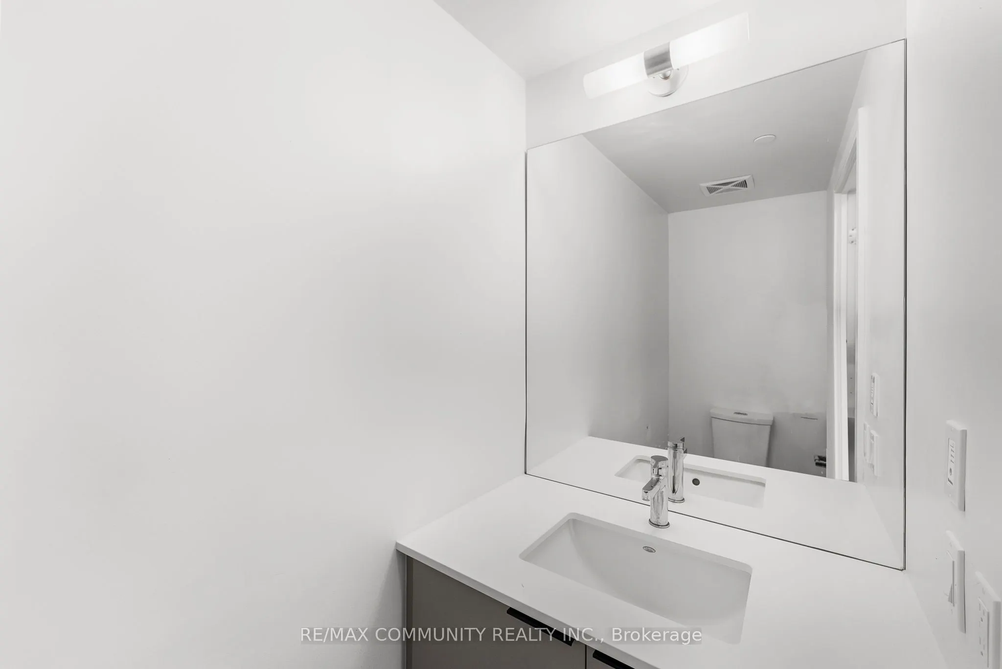 1350 Ellesmere Road, #206
