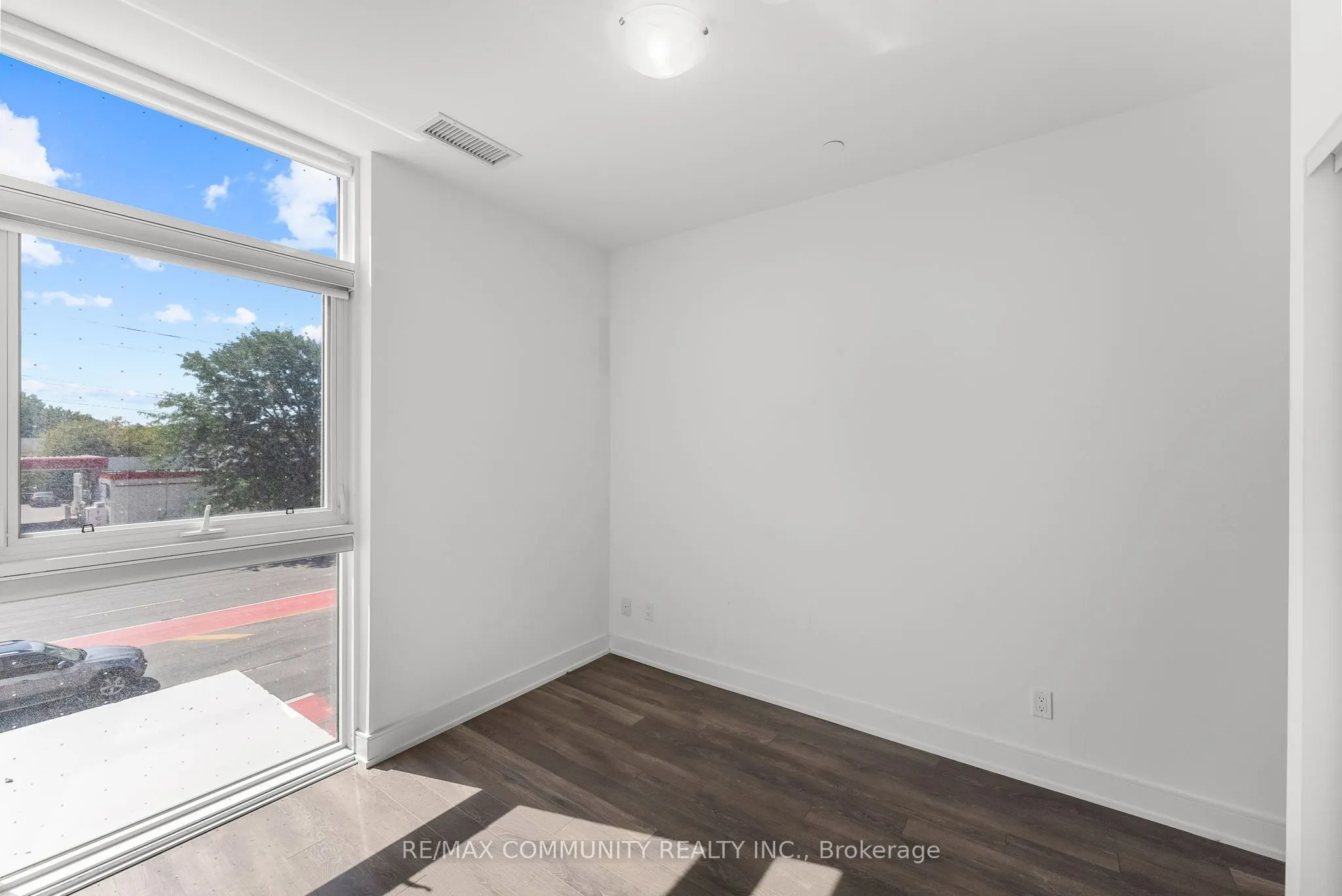 1350 Ellesmere Road, #206