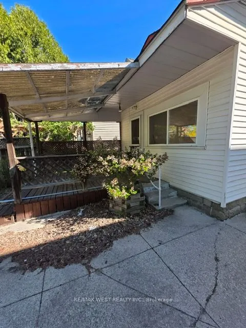 160 King Edward Avenue