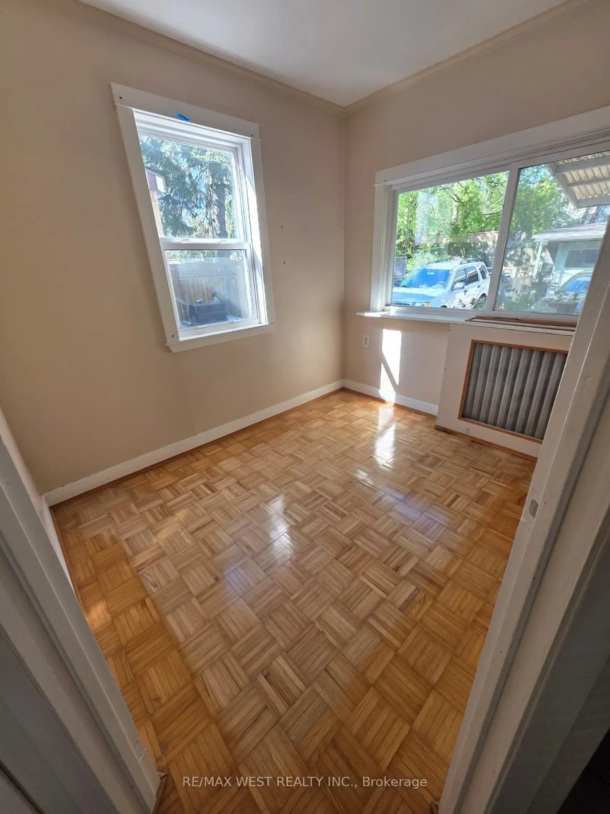 160 King Edward Avenue