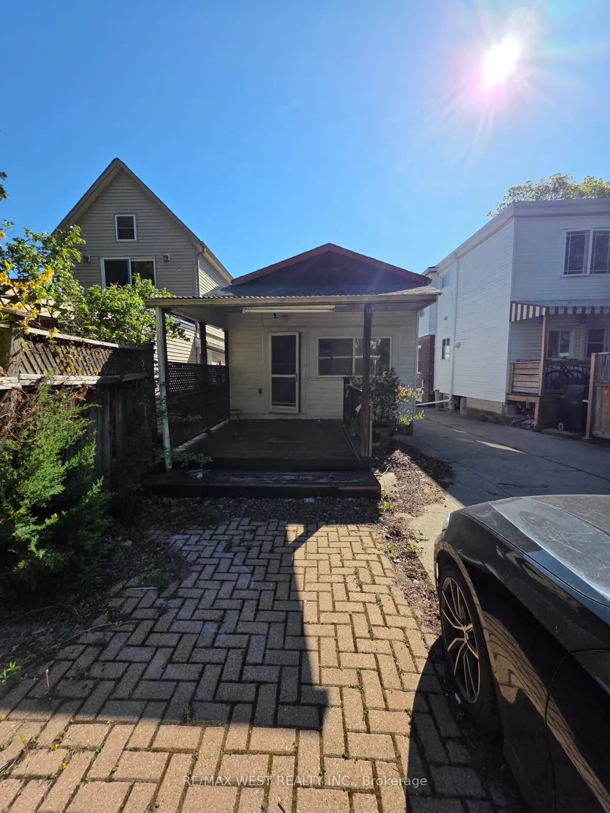 160 King Edward Avenue