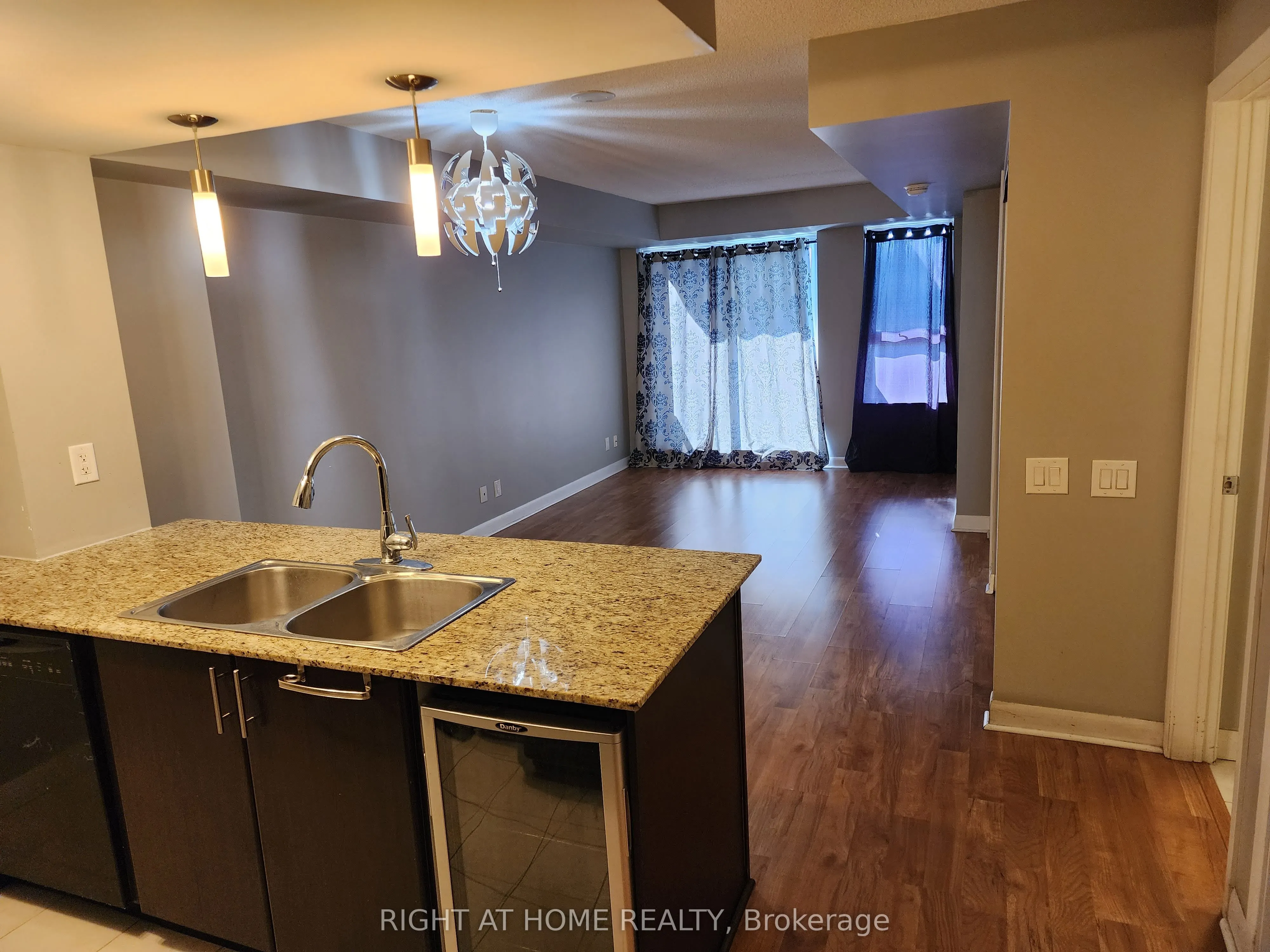 190 Borough Drive, #2009