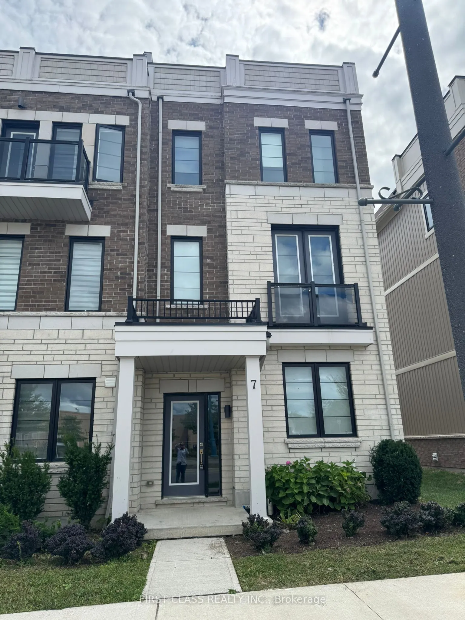 7 Prince William Boulevard