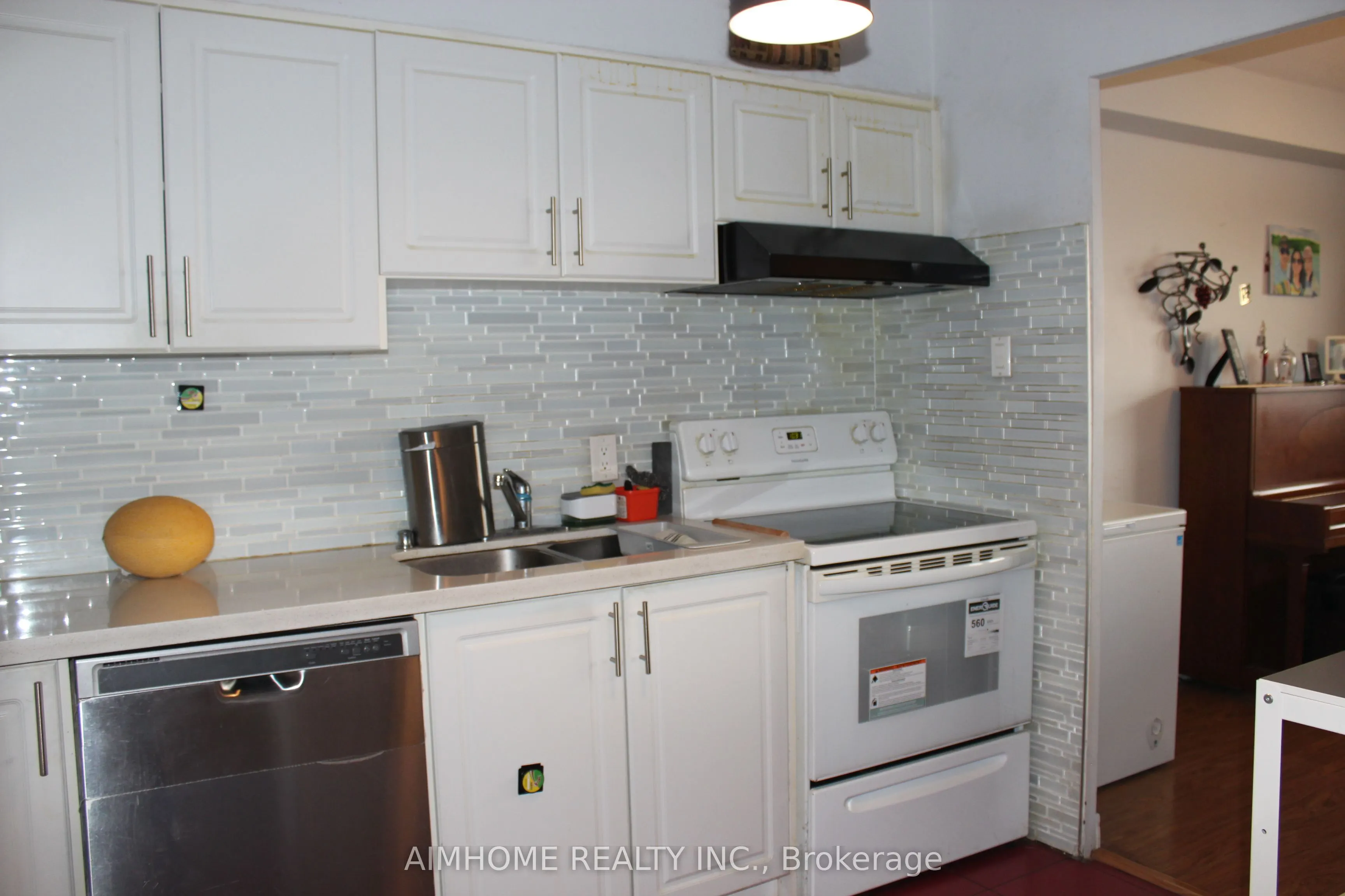 2550 Pharmacy Avenue, #1008