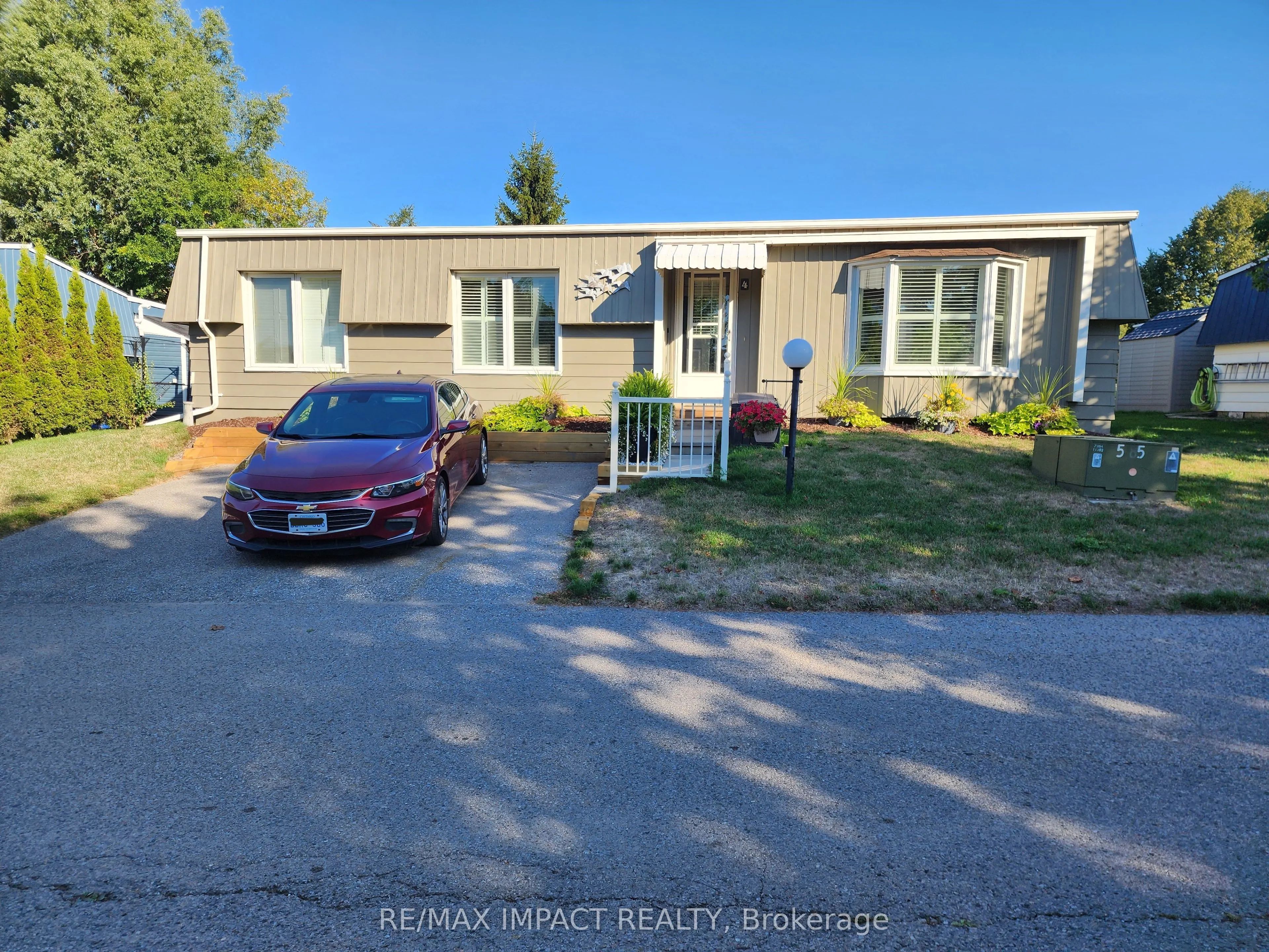 4 Champlain Court