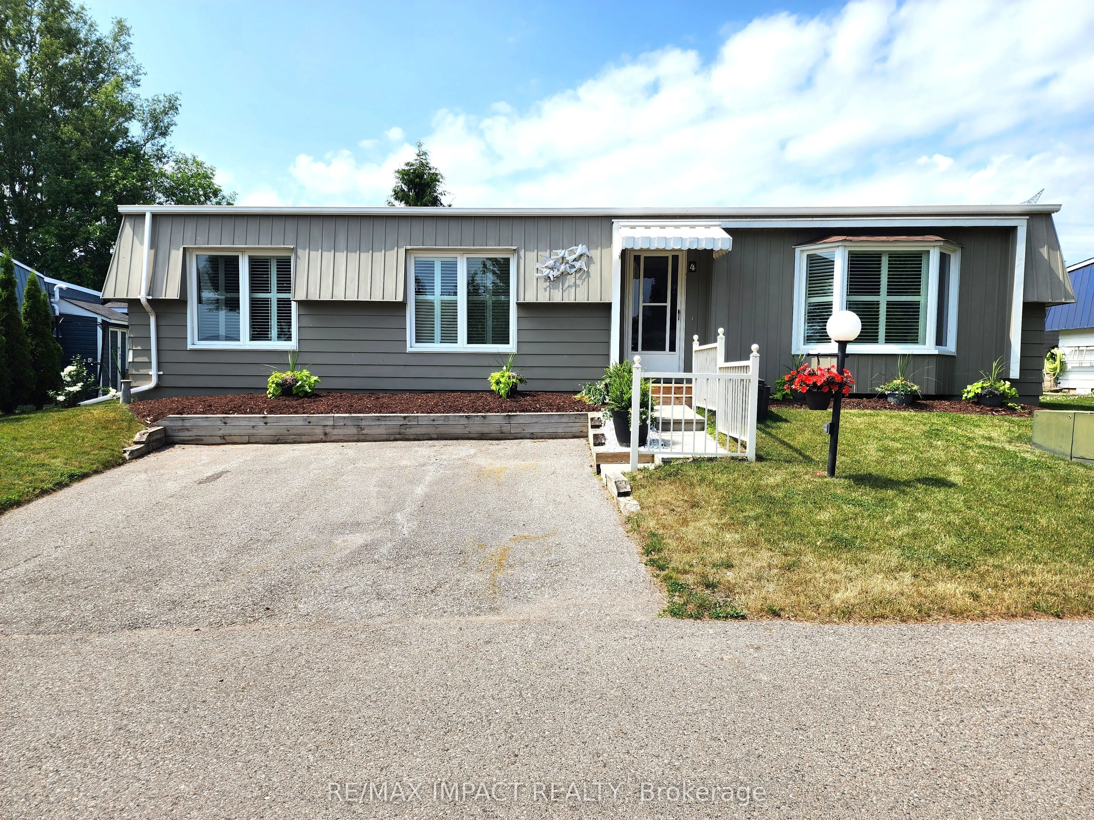 4 Champlain Court