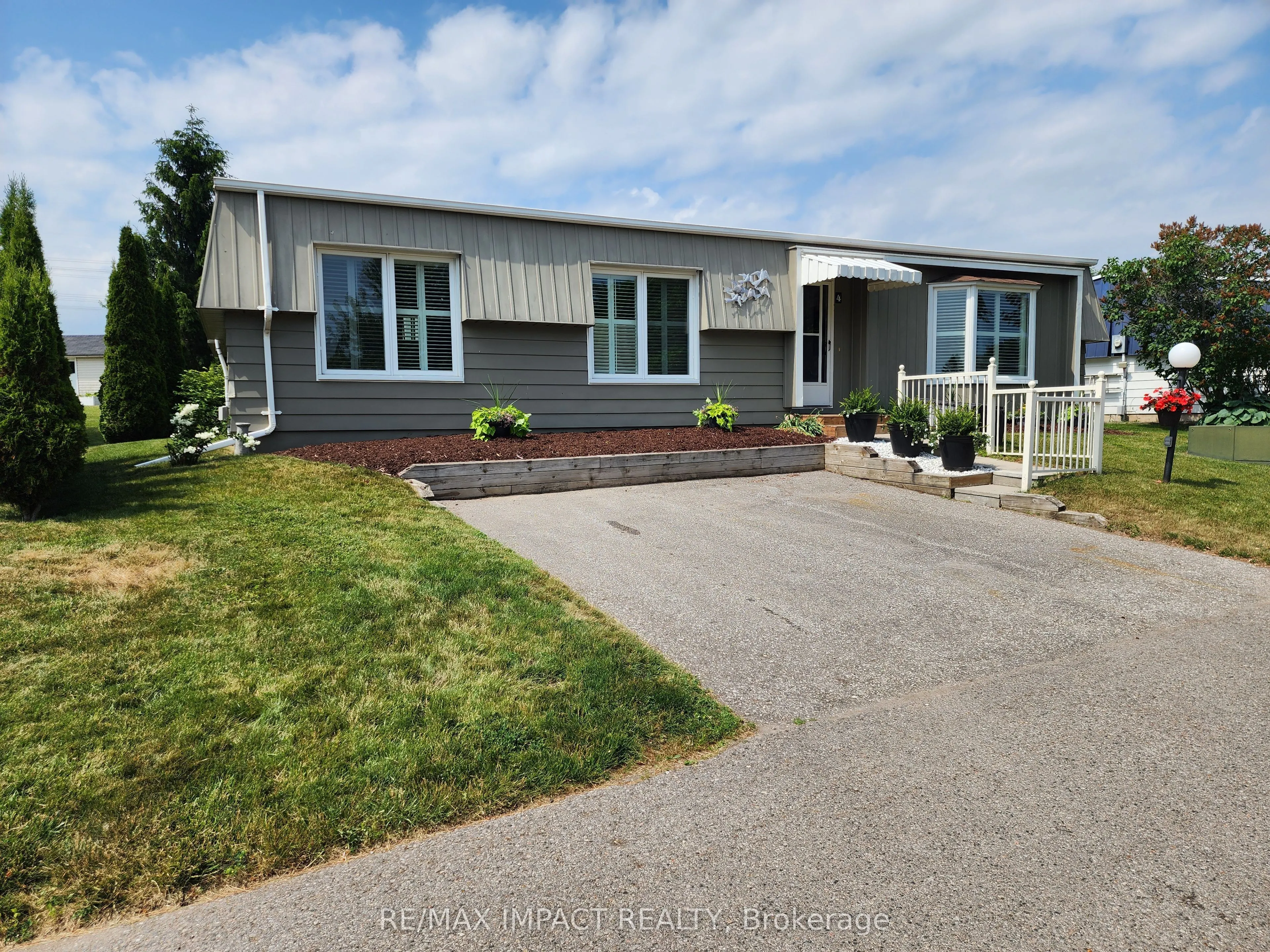 4 Champlain Court