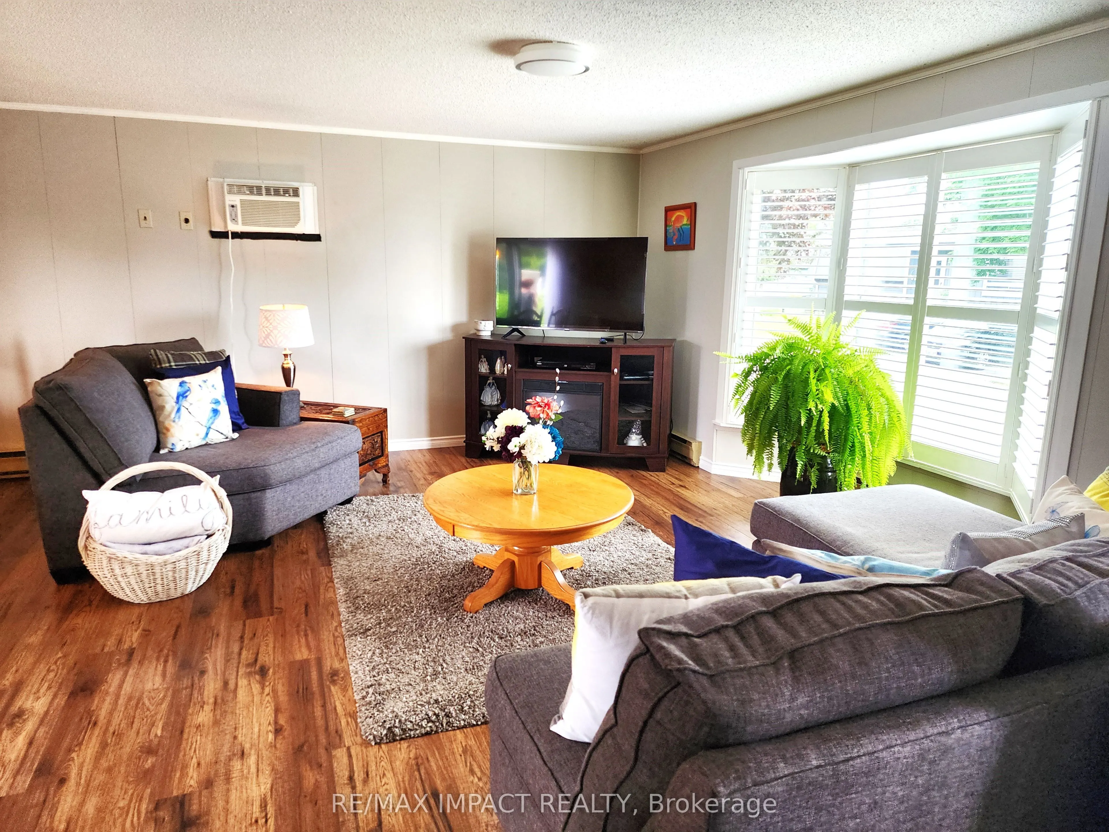 4 Champlain Court