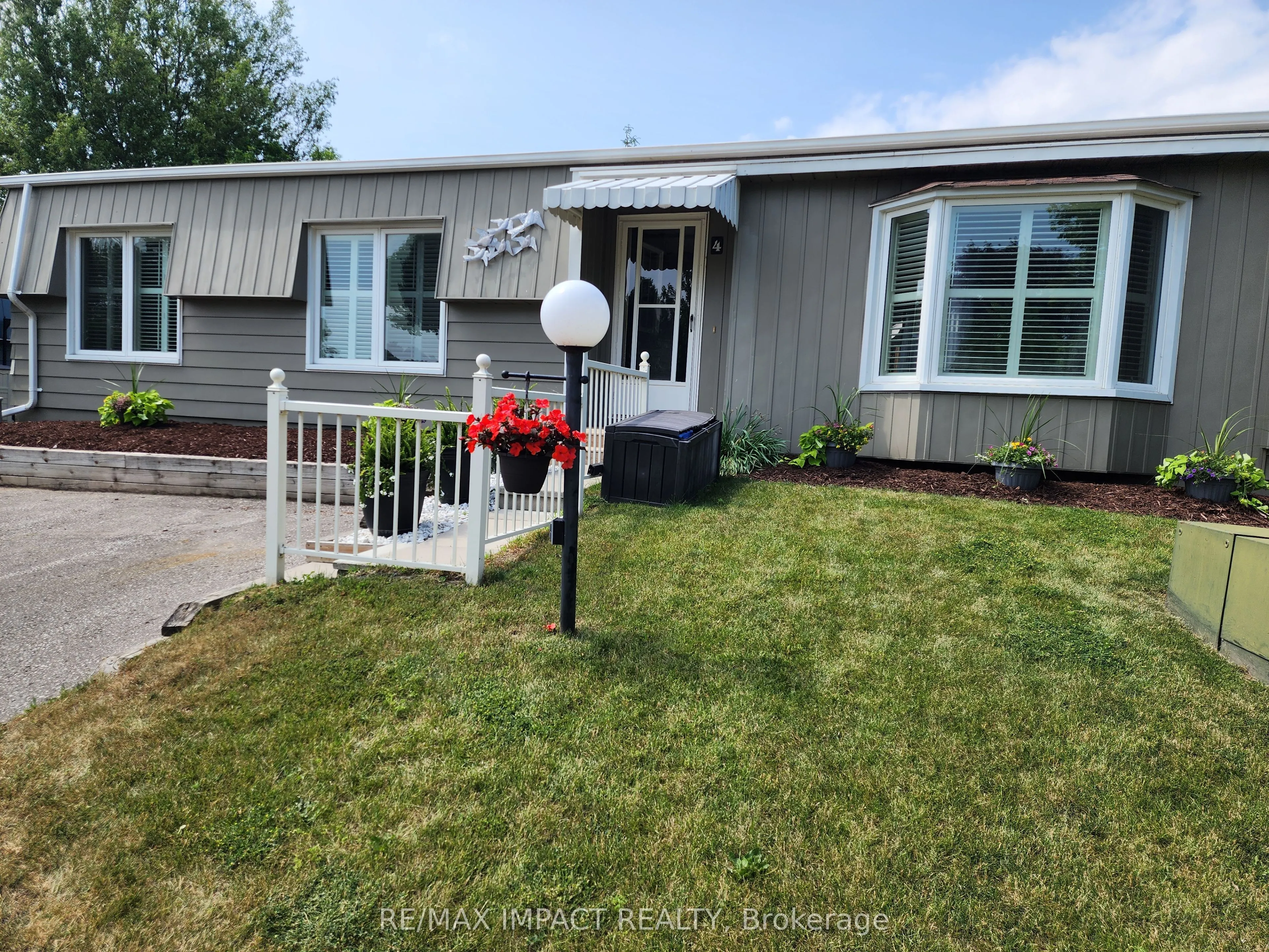 4 Champlain Court