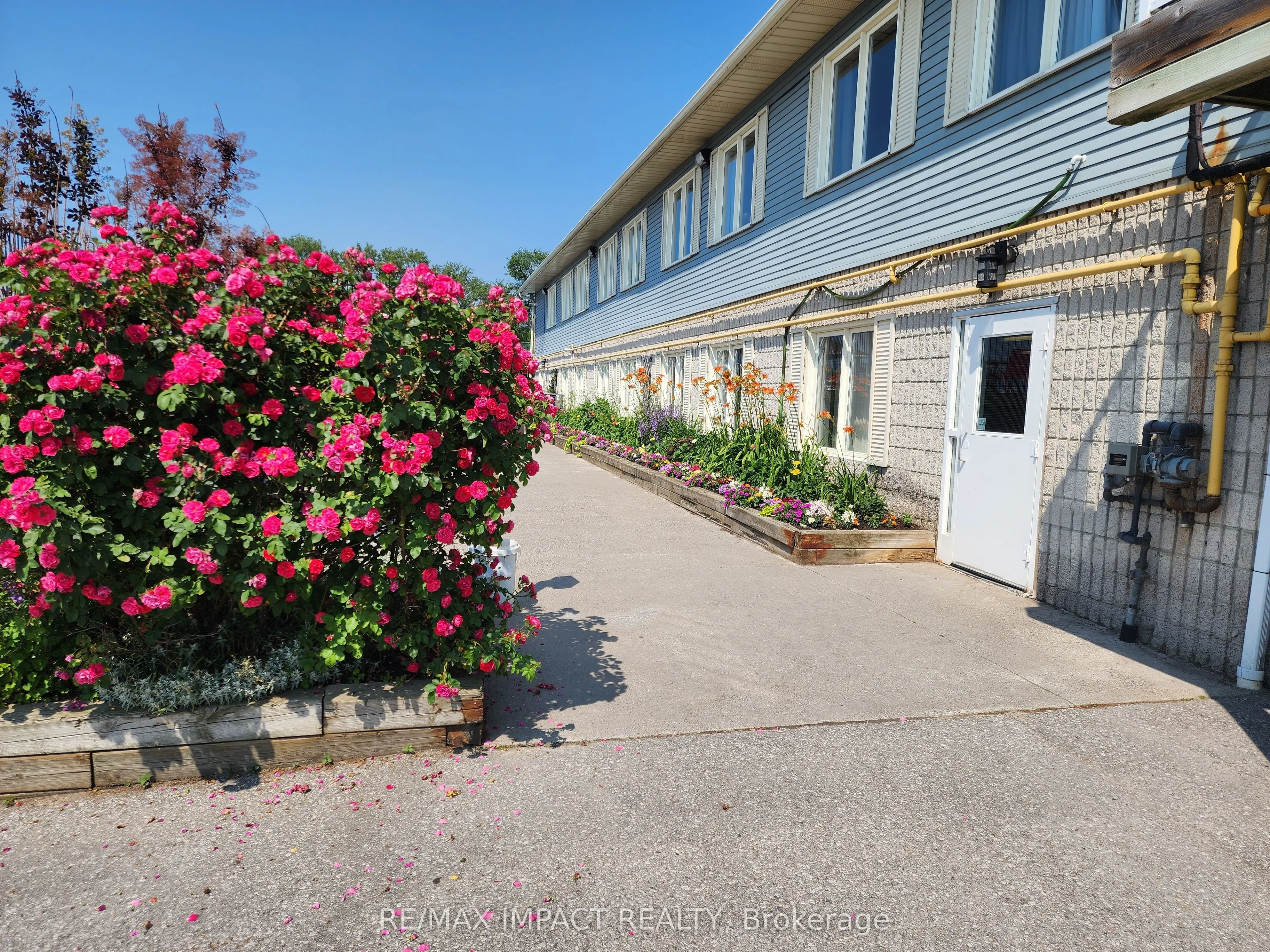 4 Champlain Court