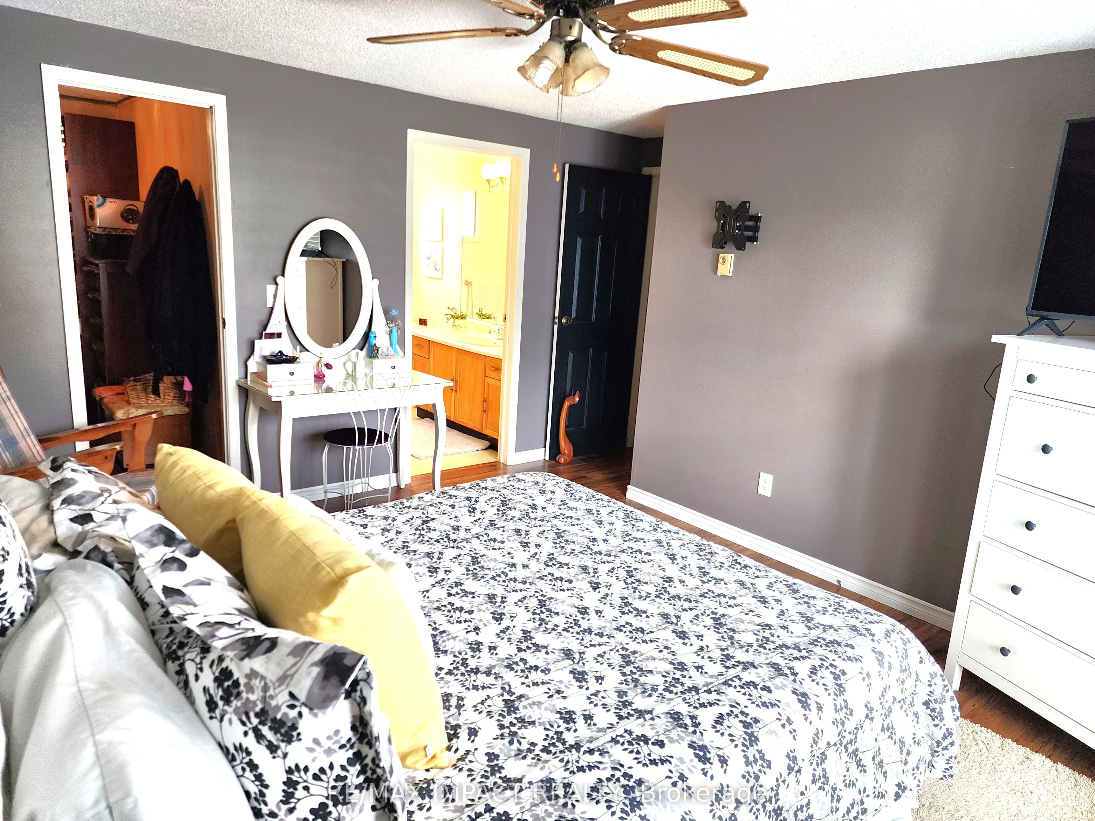 4 Champlain Court