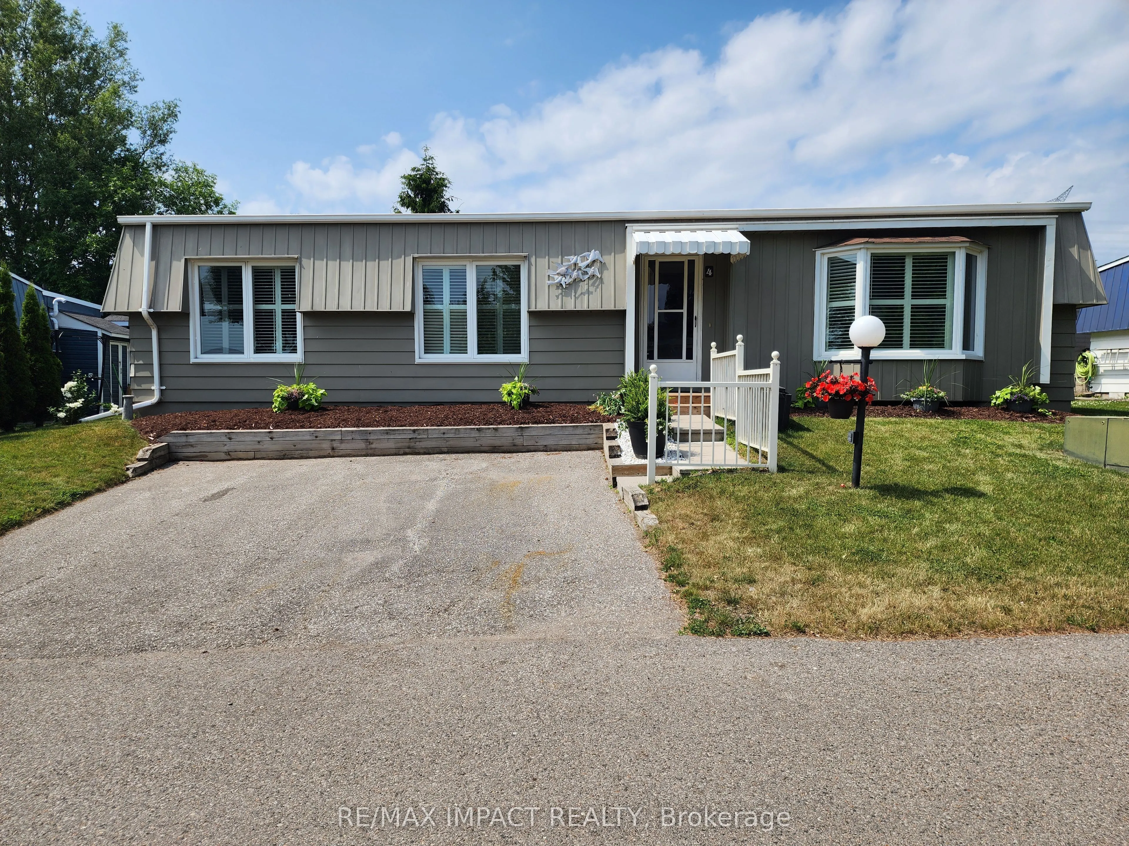 4 Champlain Court