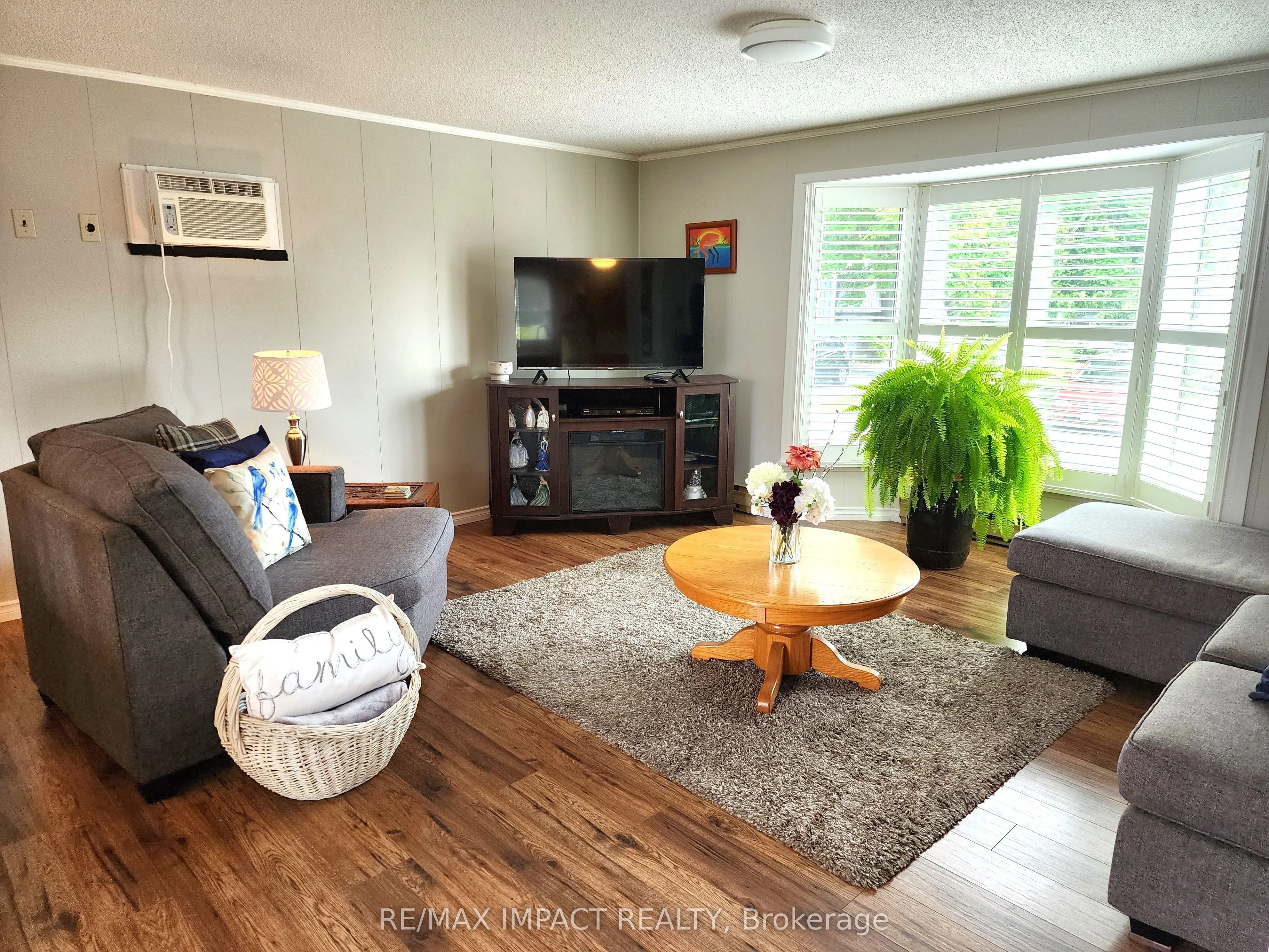 4 Champlain Court