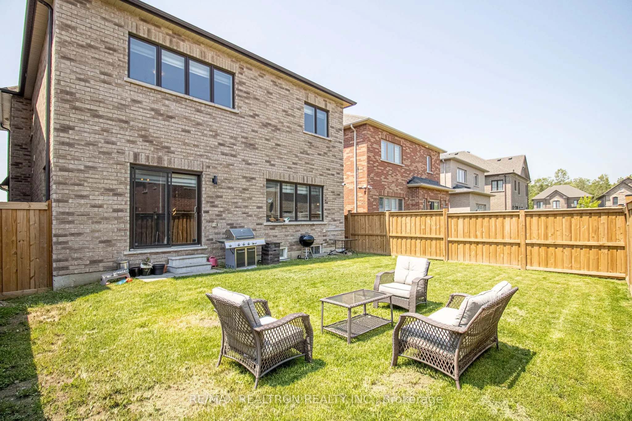 32 Crombie Street