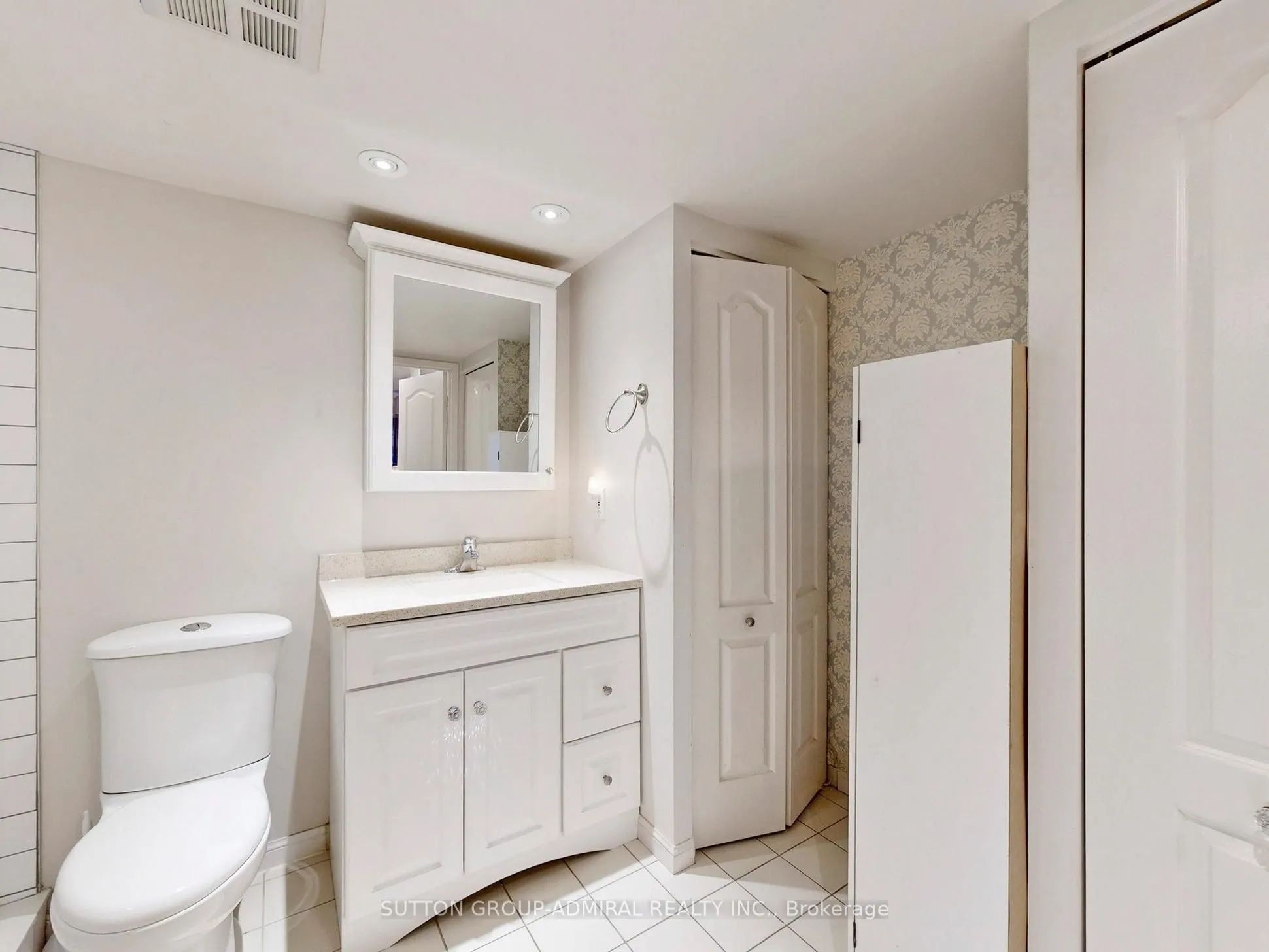 712 Rossland Road, #217