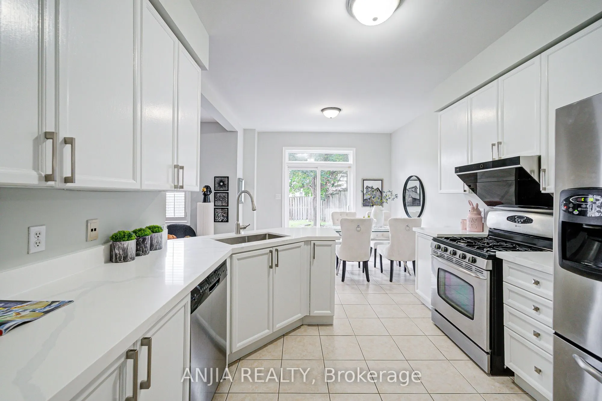 100 Charest Place
