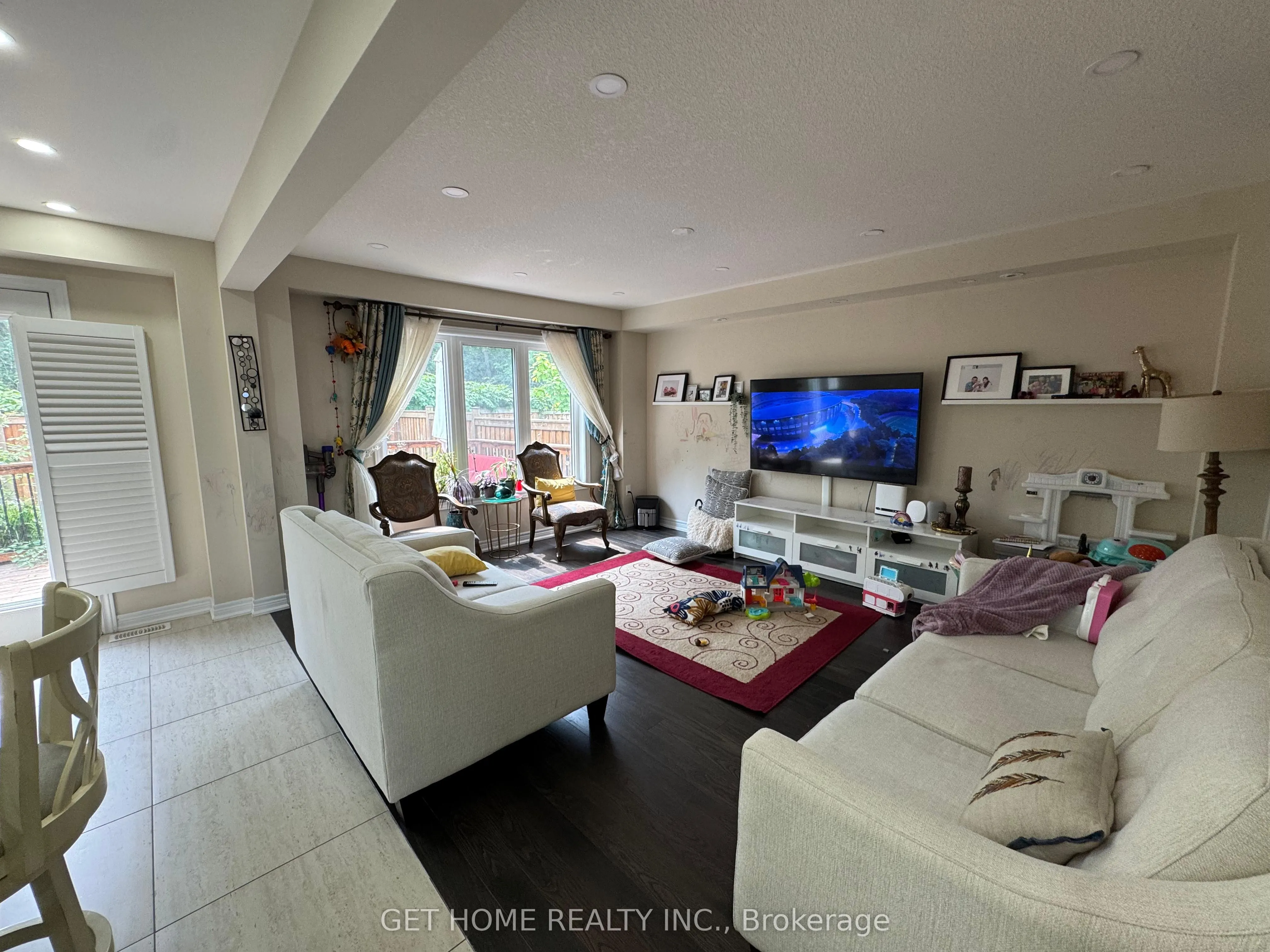 827 Renaissance Drive