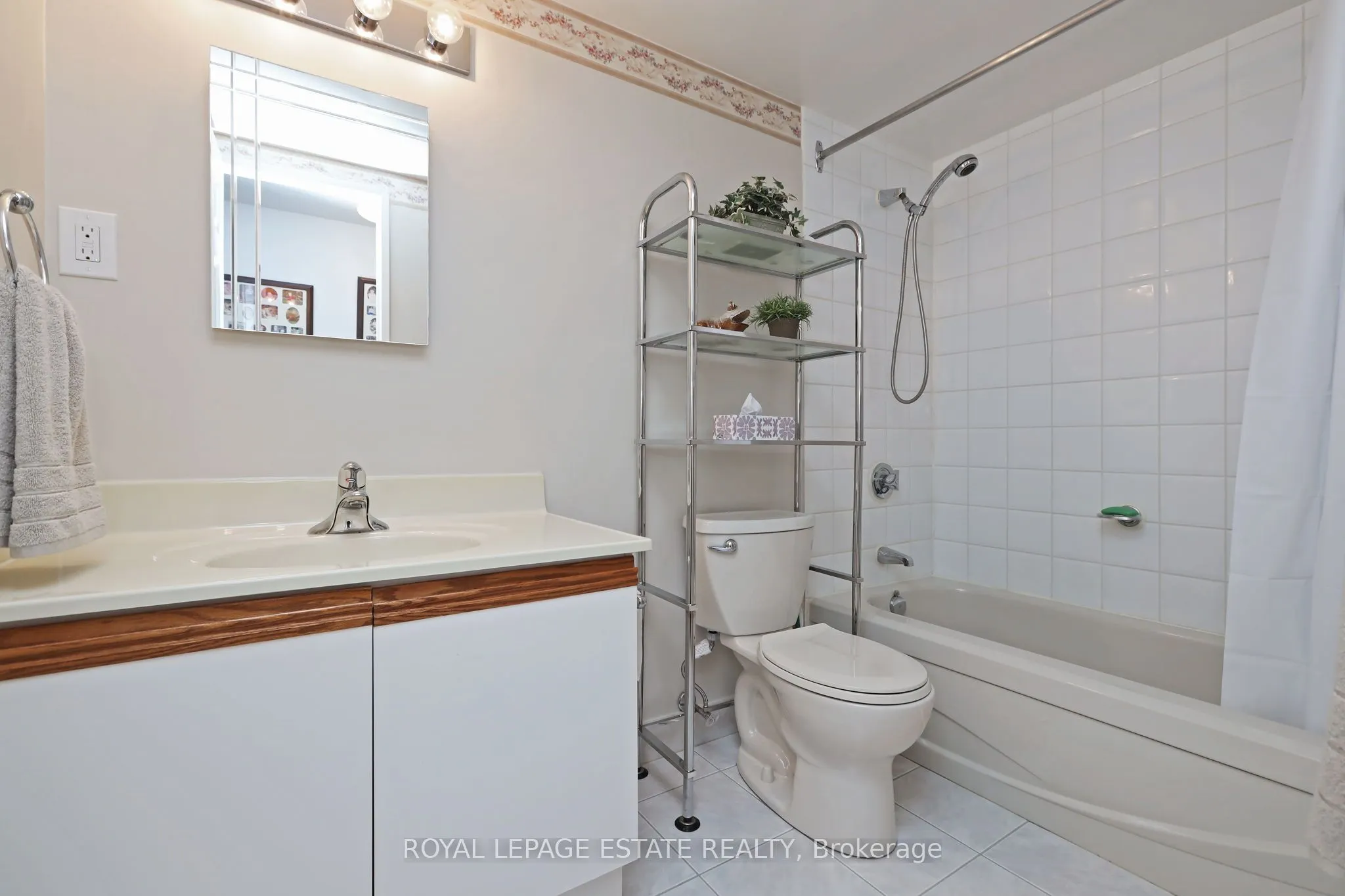 757 Victoria Park Avenue, #906