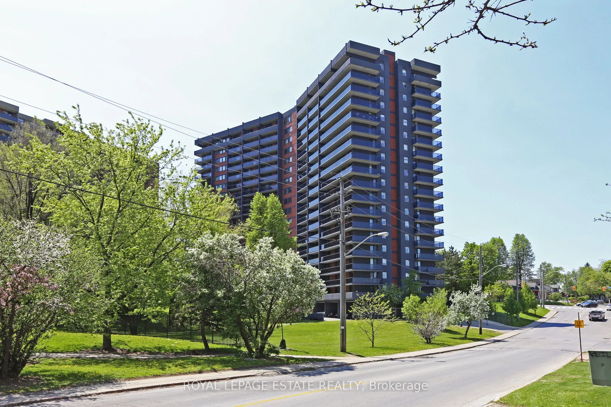 757 Victoria Park Avenue, #906