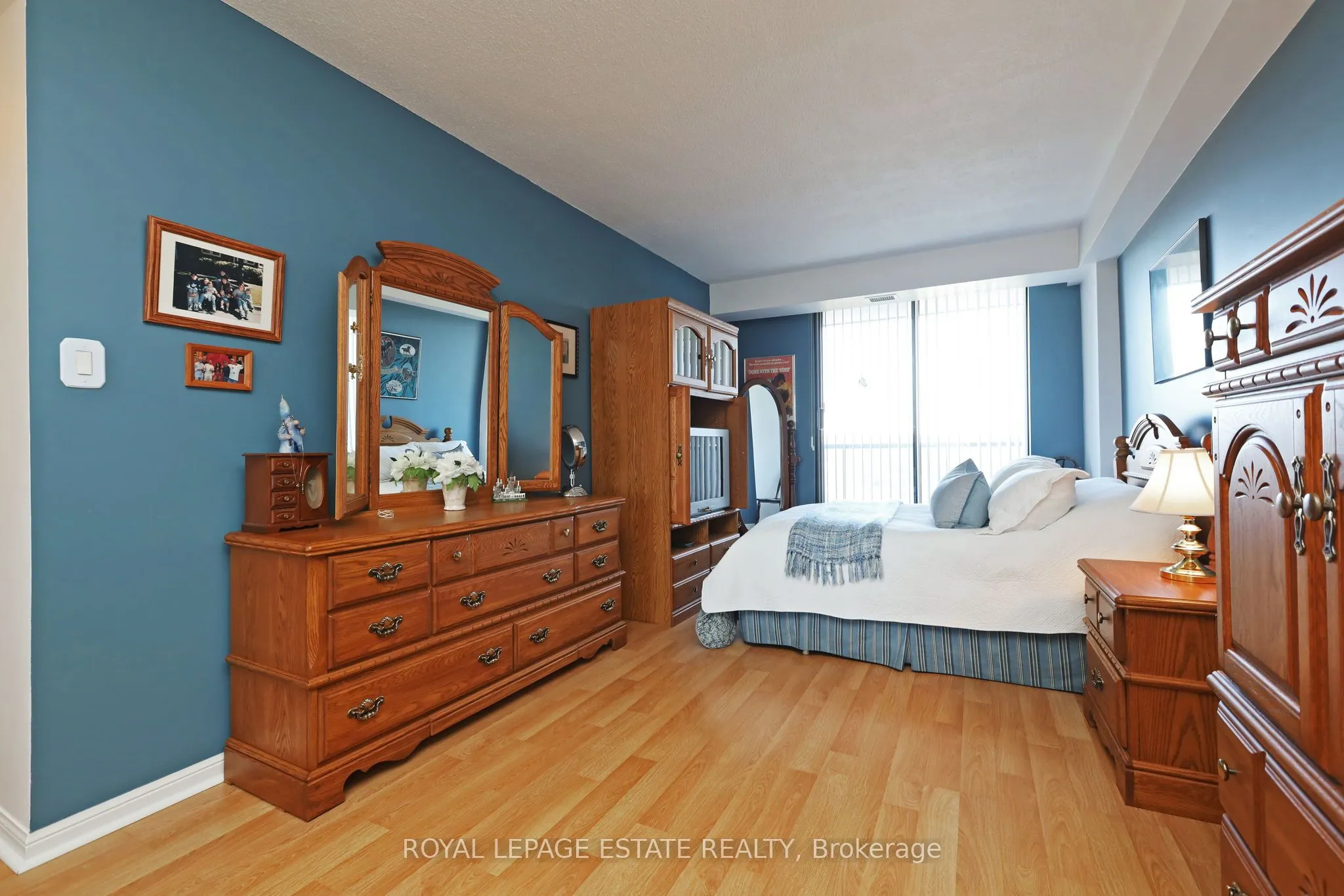 757 Victoria Park Avenue, #906