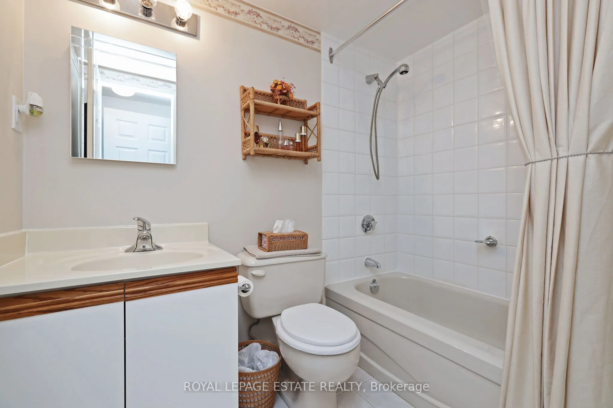 757 Victoria Park Avenue, #906