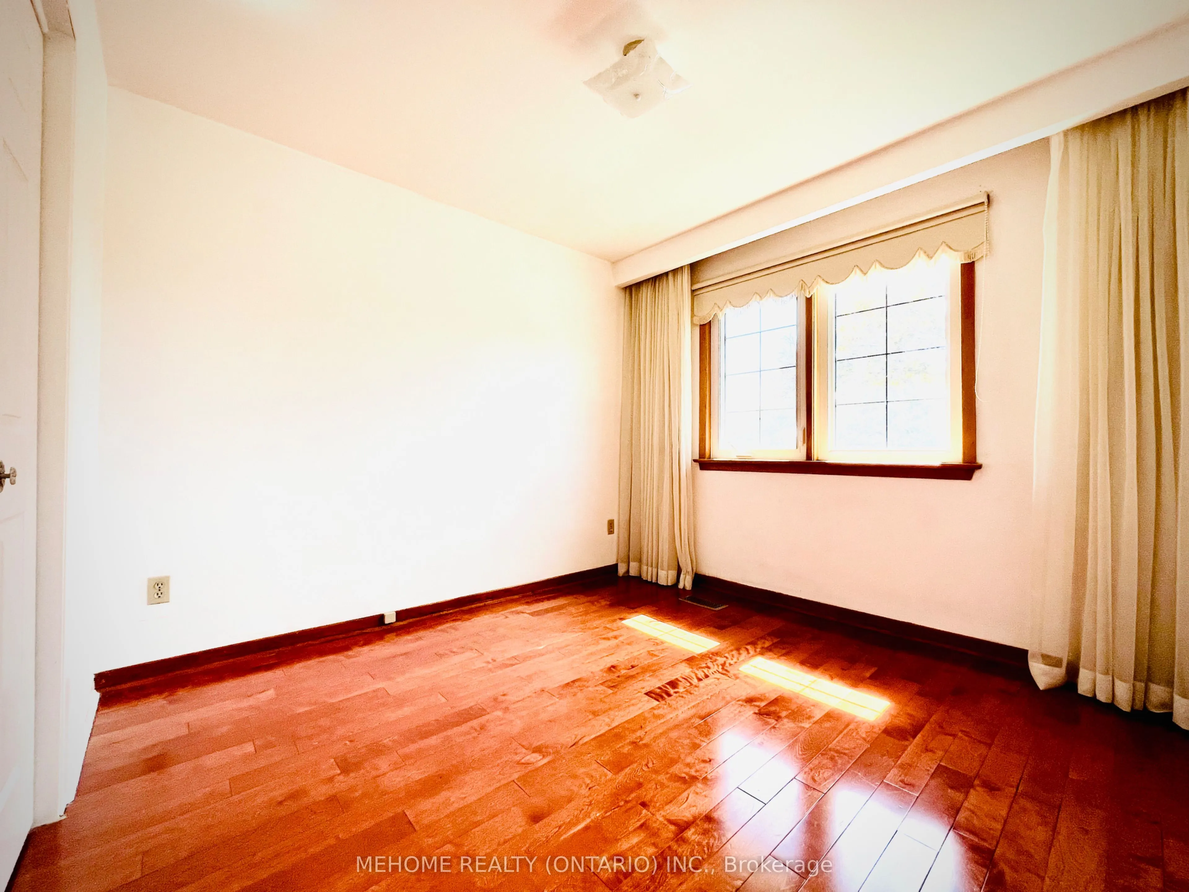 2 Corton Gate, #(Upper)