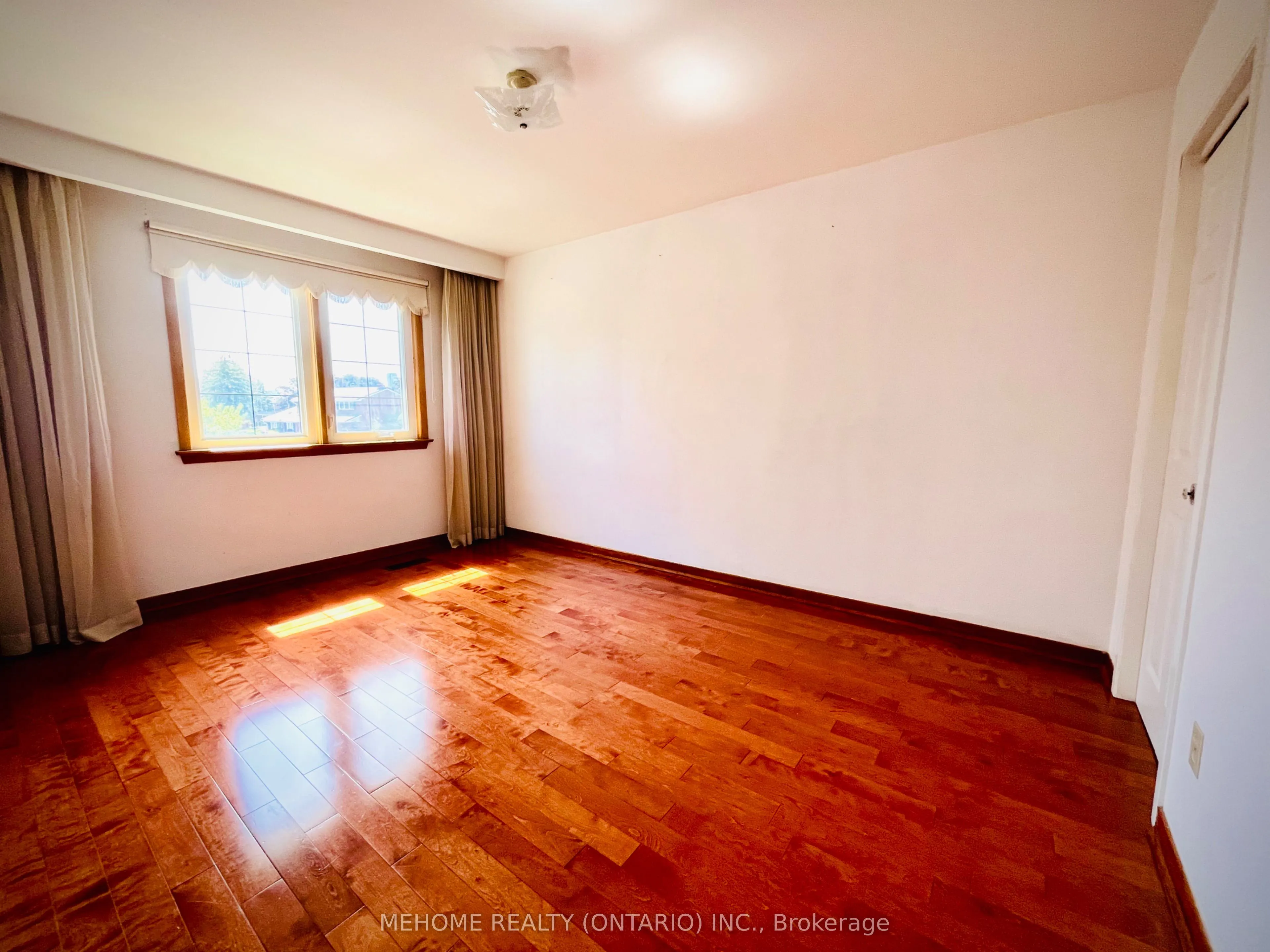 2 Corton Gate, #(Upper)