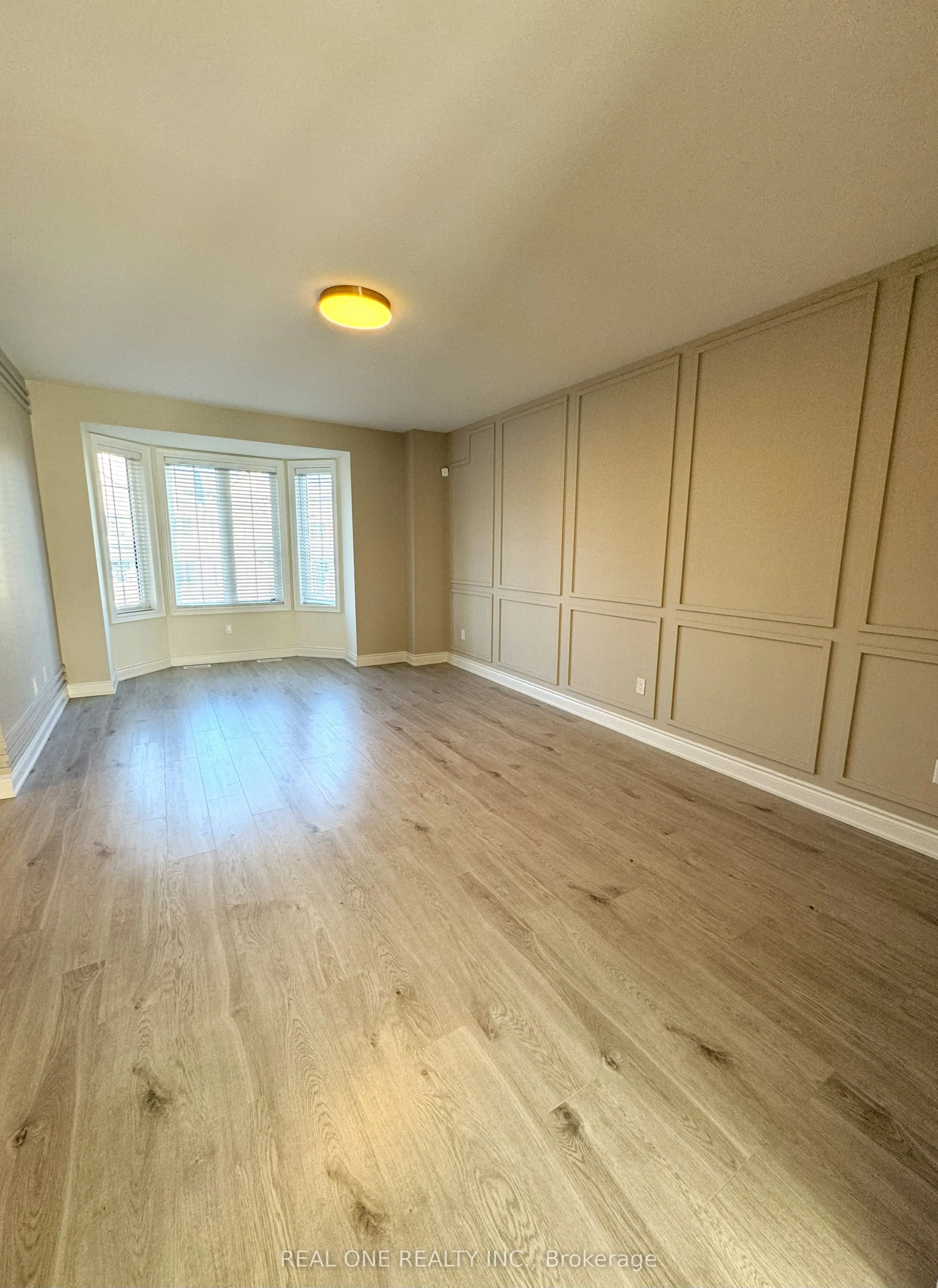 318 Coronation Road