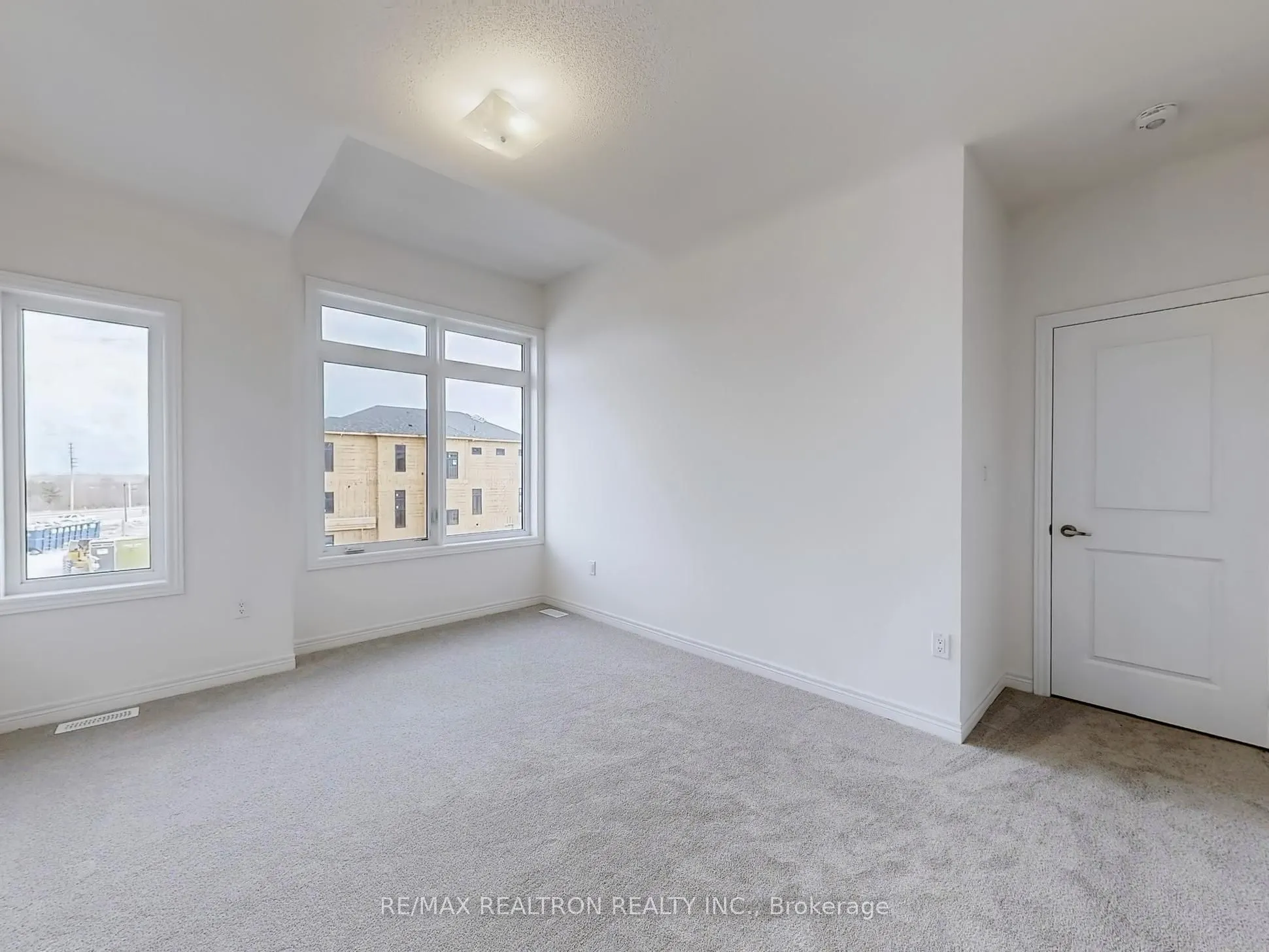 1260 Talisman Manor