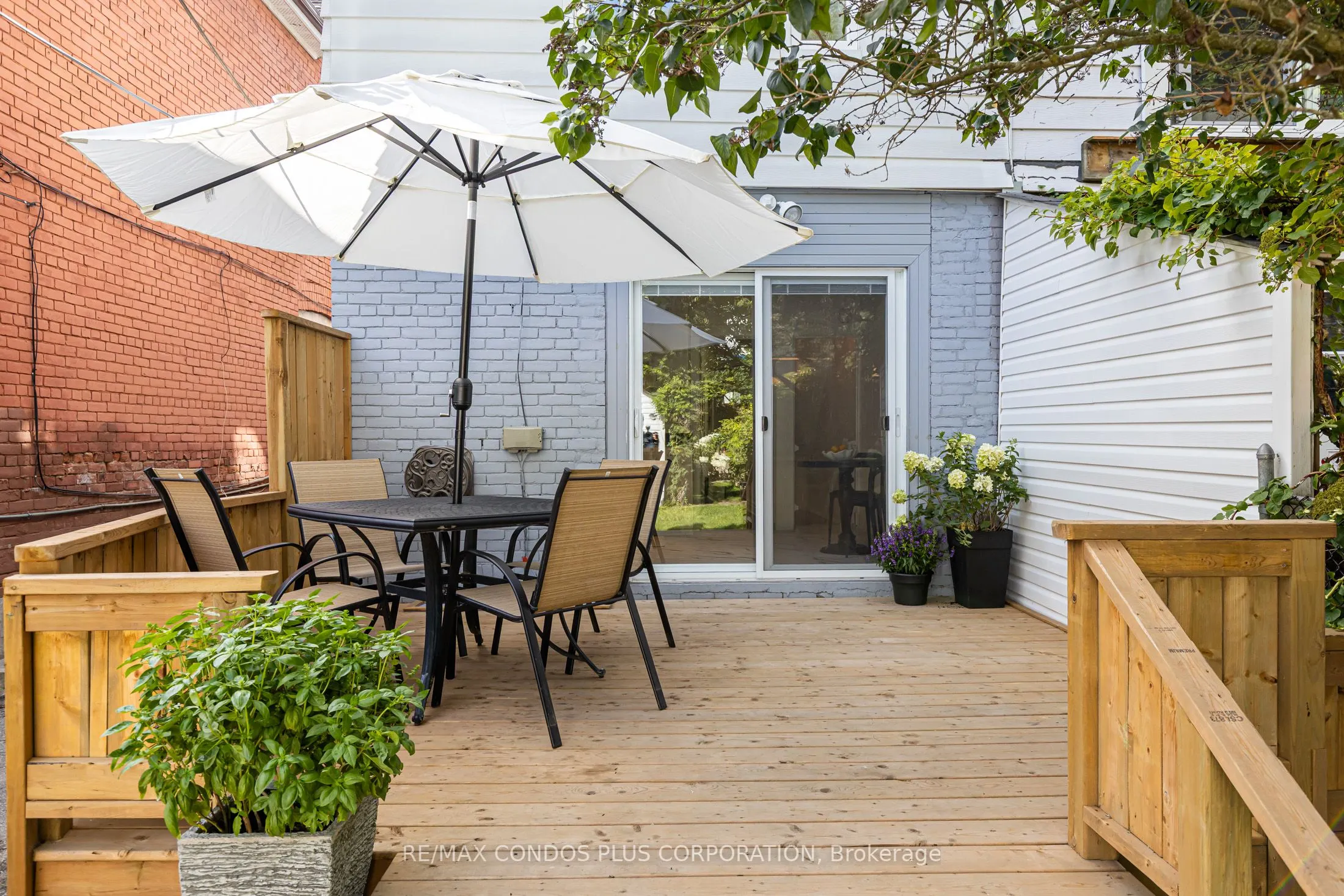 54 Robbins Avenue