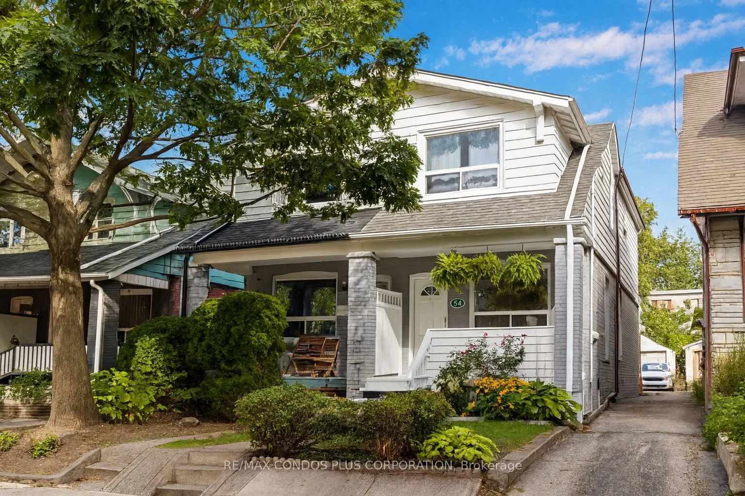54 Robbins Avenue