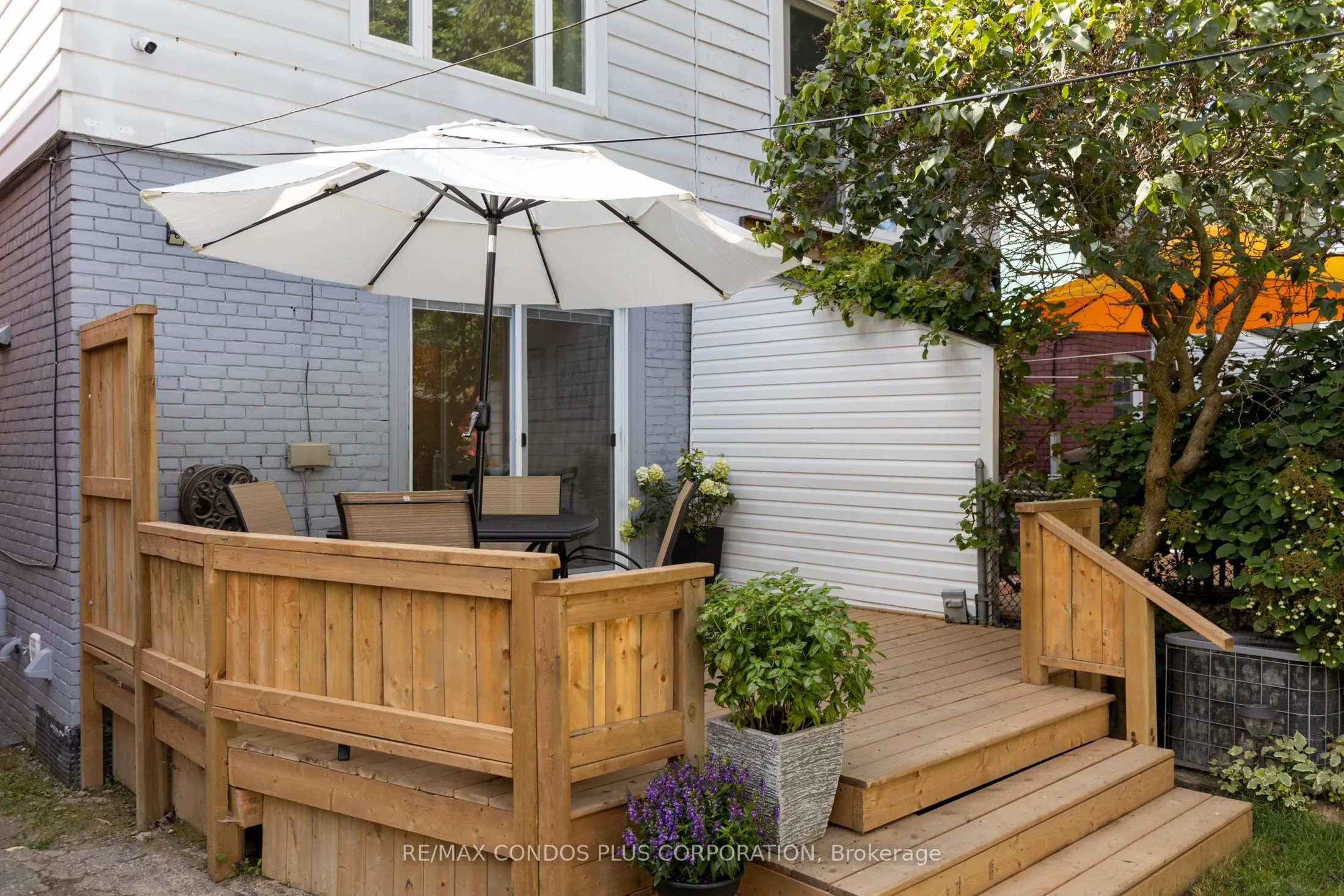 54 Robbins Avenue