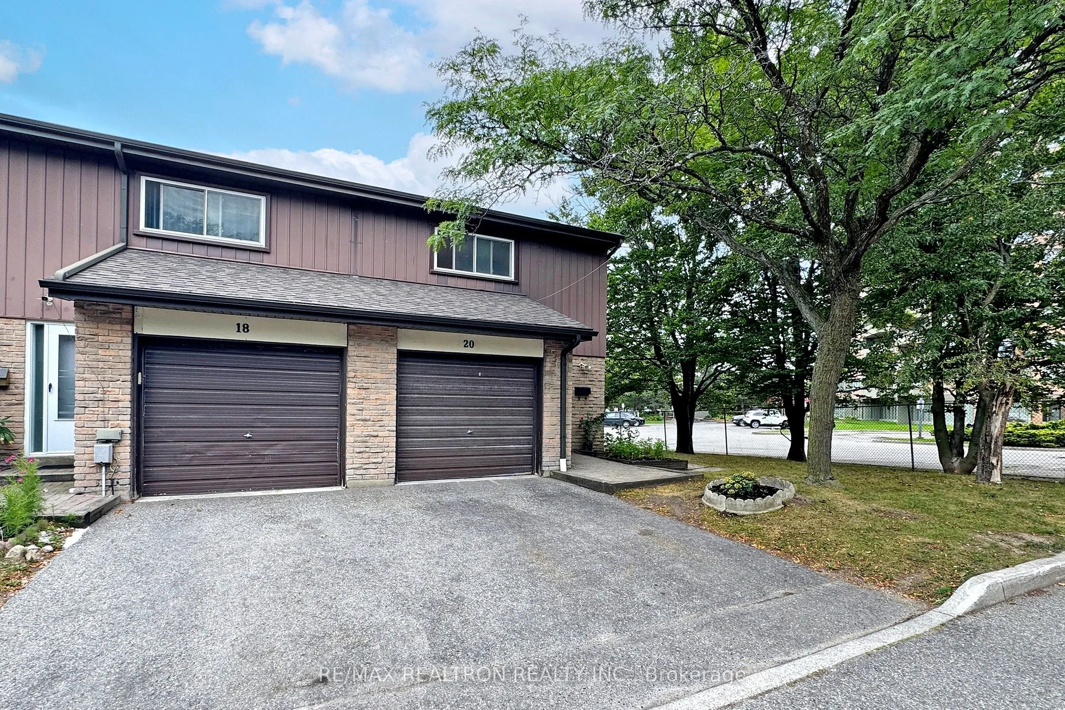 1121 Sandhurst Circle, #20