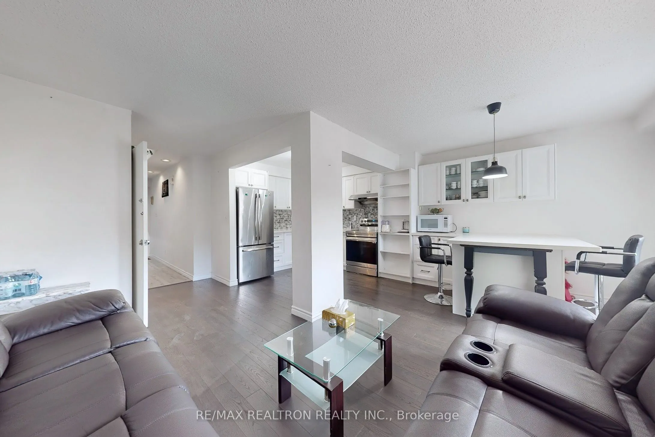 1121 Sandhurst Circle, #20