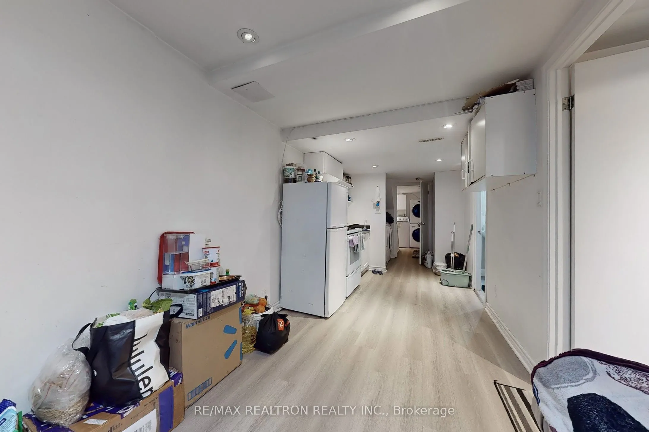 1121 Sandhurst Circle, #20