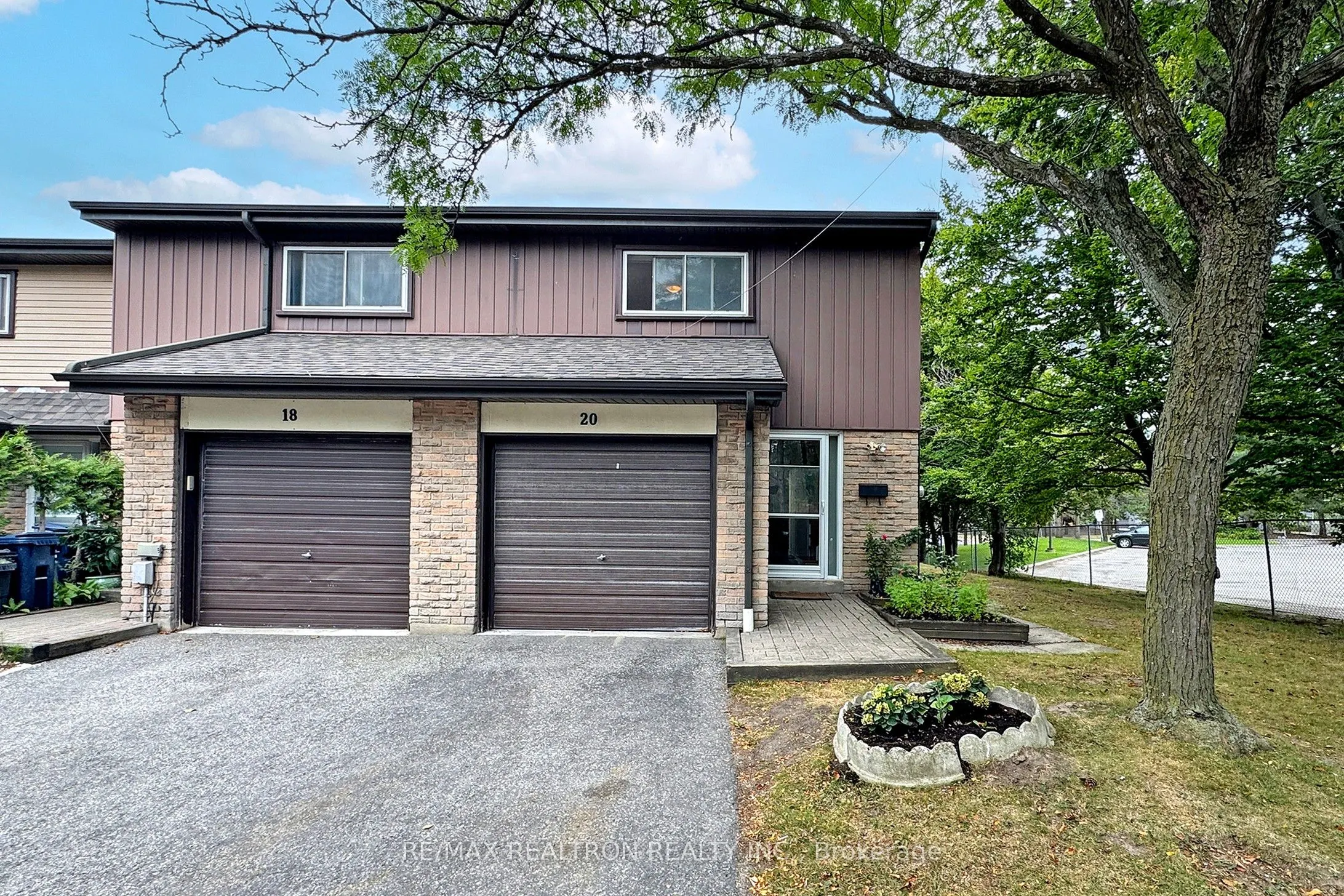 1121 Sandhurst Circle, #20