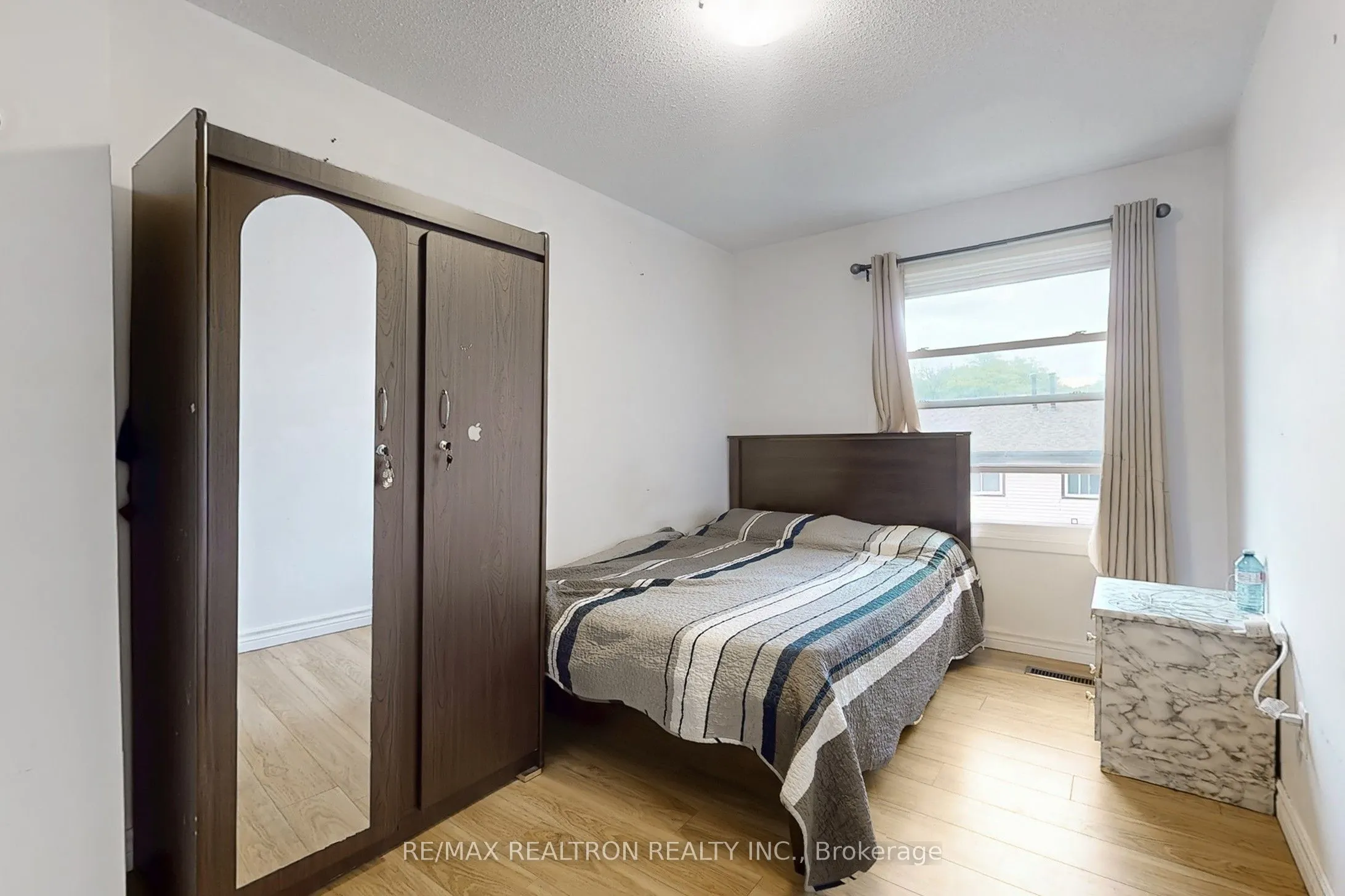 1121 Sandhurst Circle, #20